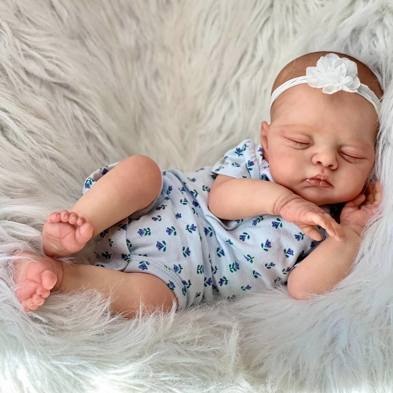 iCradle Lovely Reborn Baby Dolls Eyes Sleep 18 inch 46 cm Realistic Newborn Baby Dolls Soft Cloth Body Adorable Real Life Baby Doll Toy for Kids Age 3