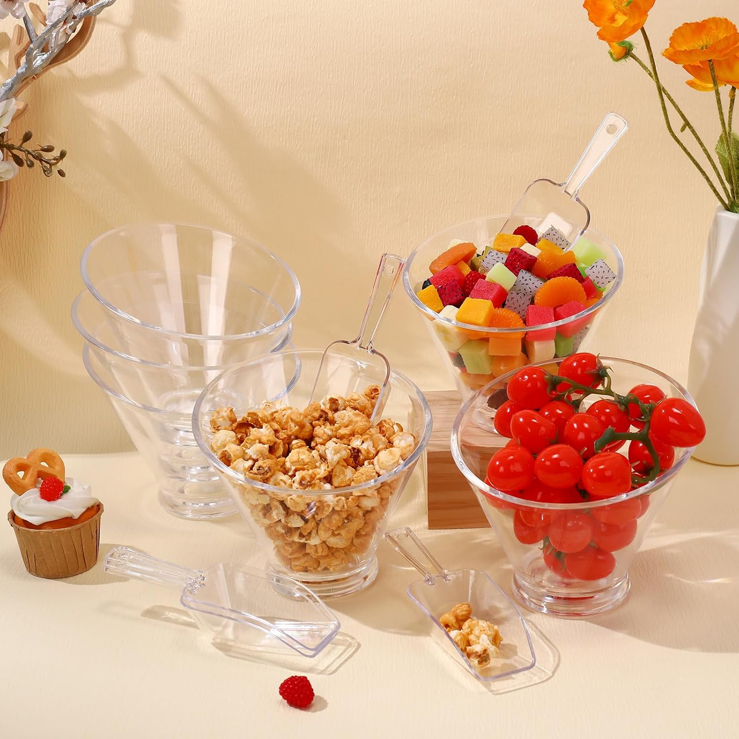 Sawysine 12 Pcs Acrylic Clear Serving Bowls with Plastic Kitchen Scoops Salad Serving Bowls Popcorn Scoops Angled Candy Bowl for Salad Cooking Parties(24 oz)