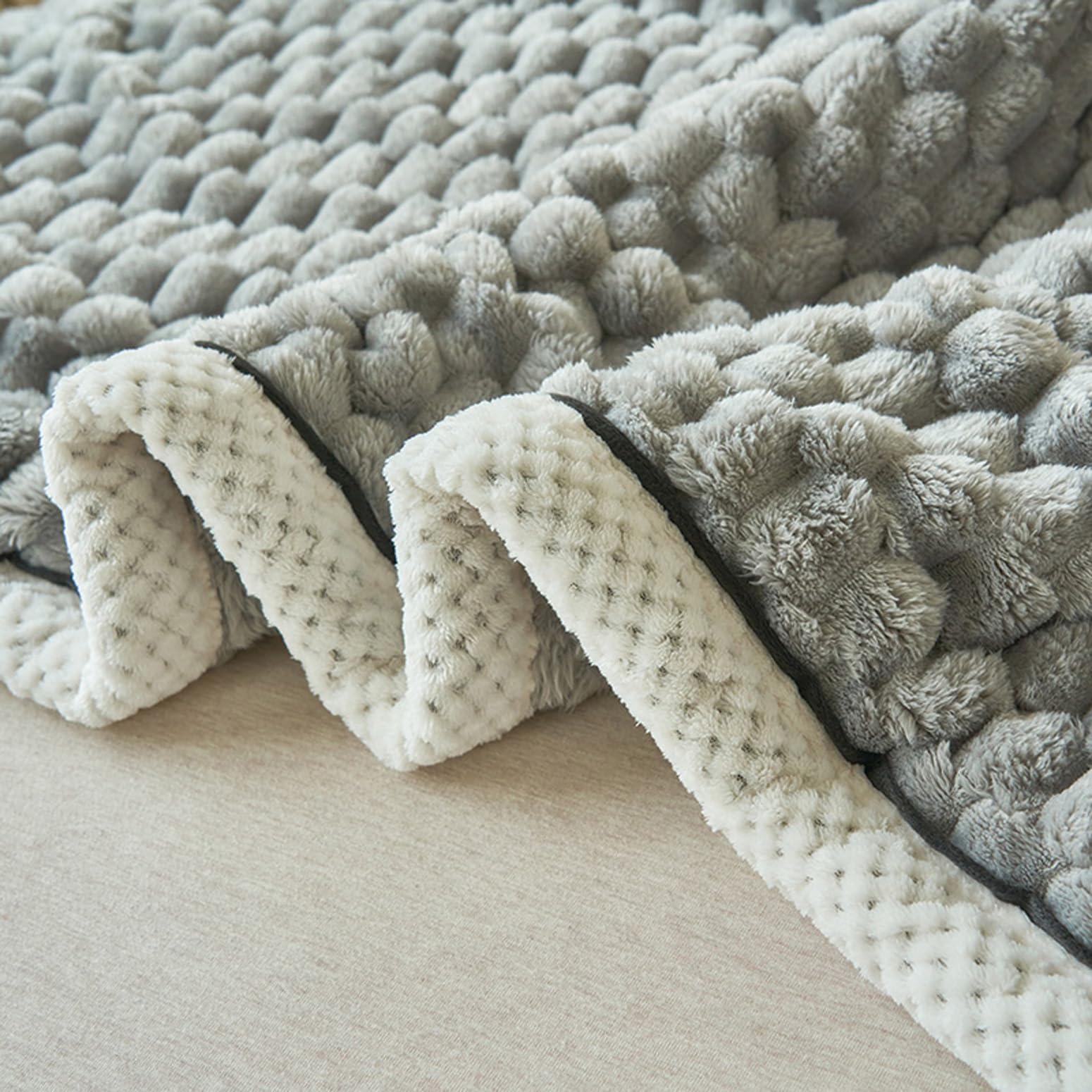 LGYKUMEG Grey Fur Throw 120x200cm, Two-Sided Fleece Blanket for Winter Bedspread, Sofa and Couch Blanket - Image 4