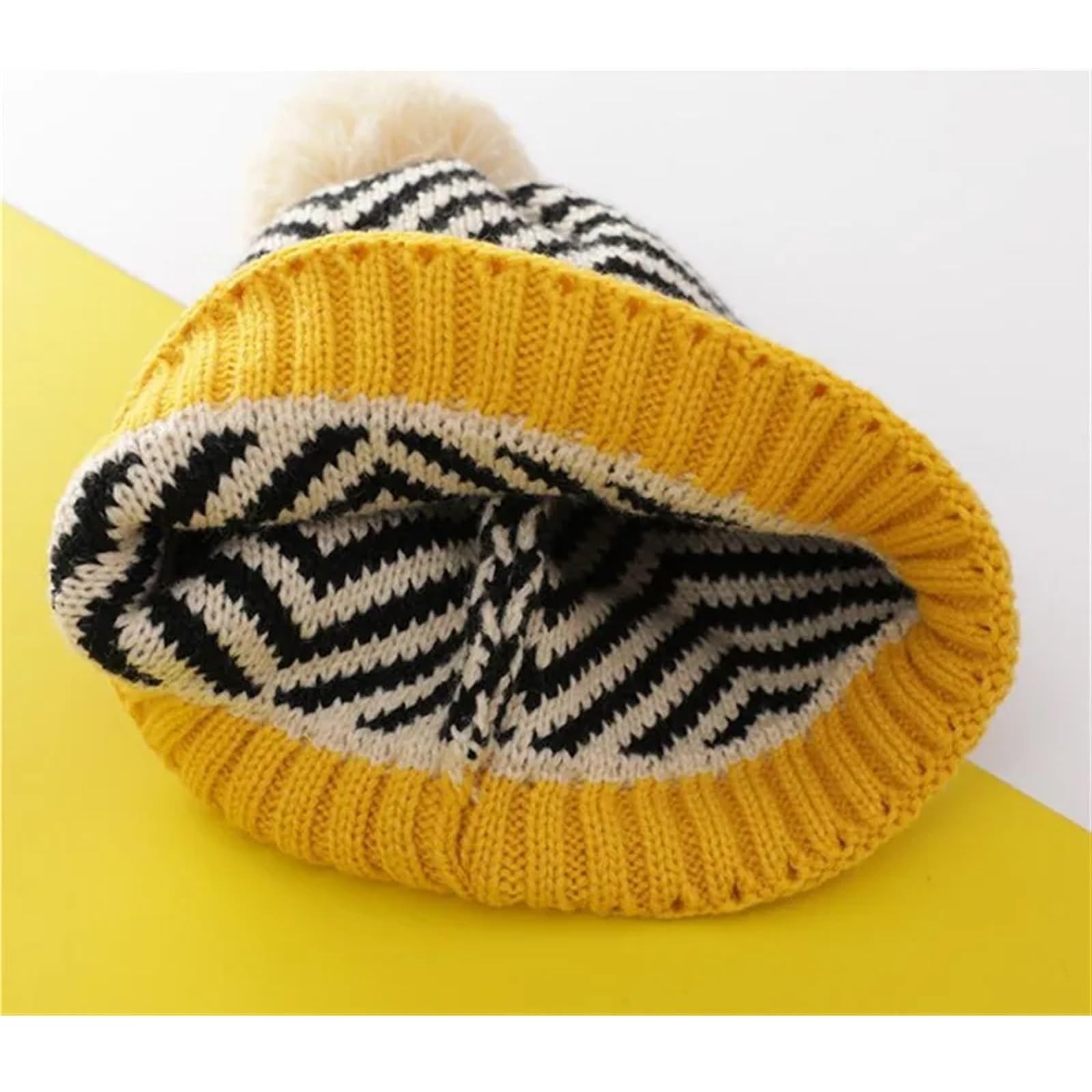 Gorro y Bufanda de Punto cálido for Chico de Invierno, Gorro a Rayas de retales for niño, Conjunto de 2 Piezas, Gorra con protección de oídos for niño y niña con Bufandas con pompón(Red)