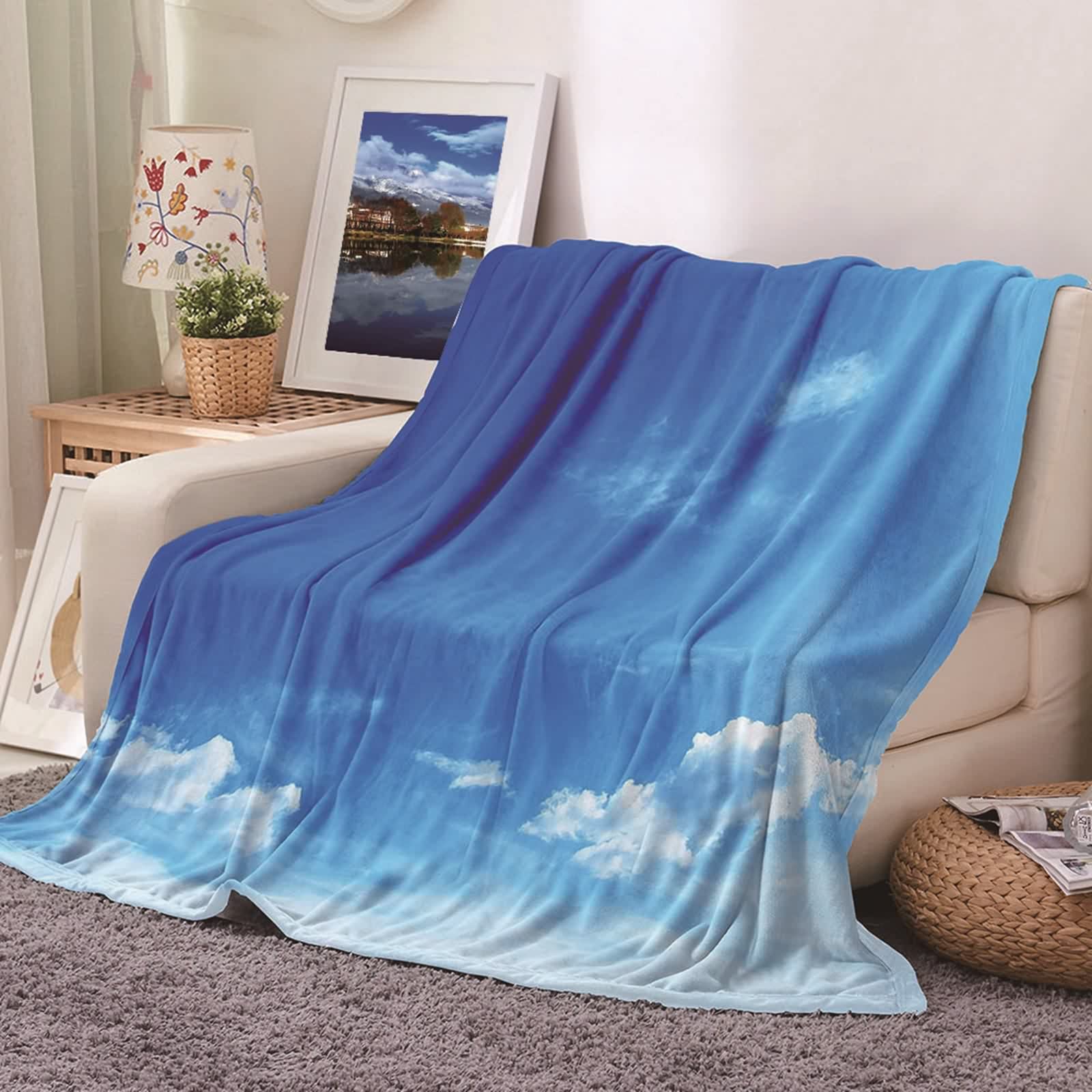 Couverture polaire en flannel nuage bleu pour des nuits douces et sereines