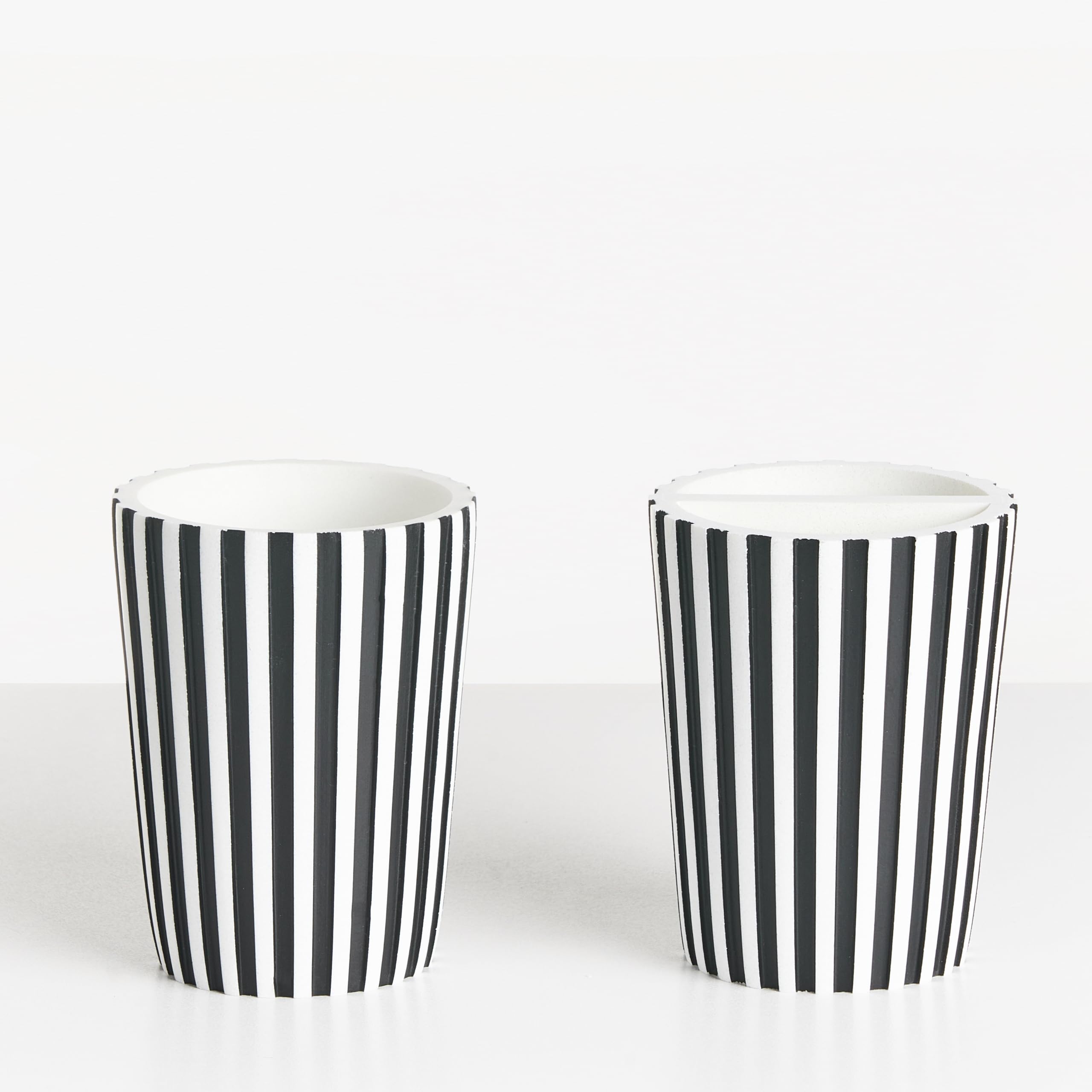 Conjunto de Accesorios de baño jabonera dispensador de jabón escobilla de Inodoro Vaso Soporte para cepillos de Dientes Blanco y Negro Lircay