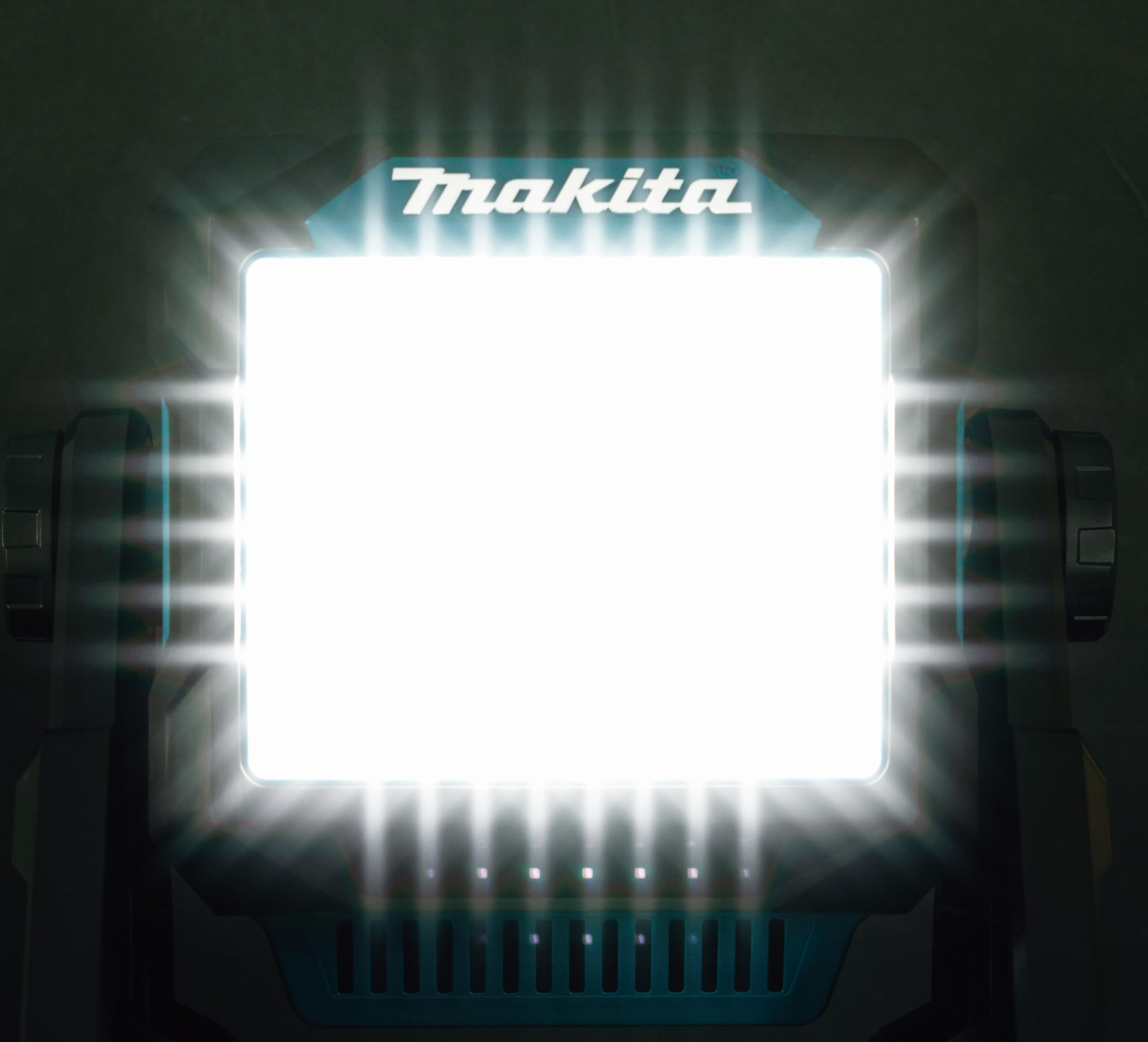 Makita ML005G 40V Max Li-on XGT Luz de trabajo inalámbrica - Baterías y cargador no incluidos