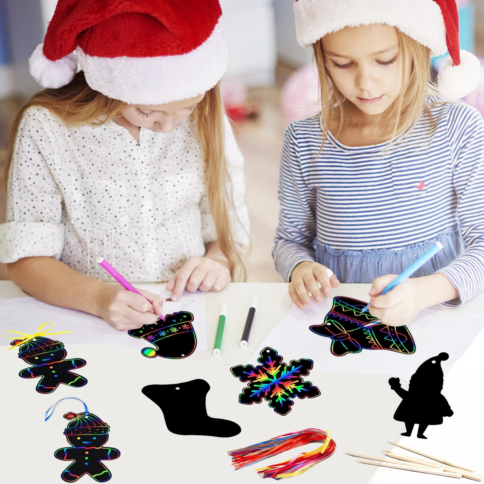 36 Pièces Kit Scratch Art Noël – Papiers à Gratter Avec 18 Stylets Bois Et Rubans Colorés – Décorations Festives DIY Pour Enfants Dès 3 Ans