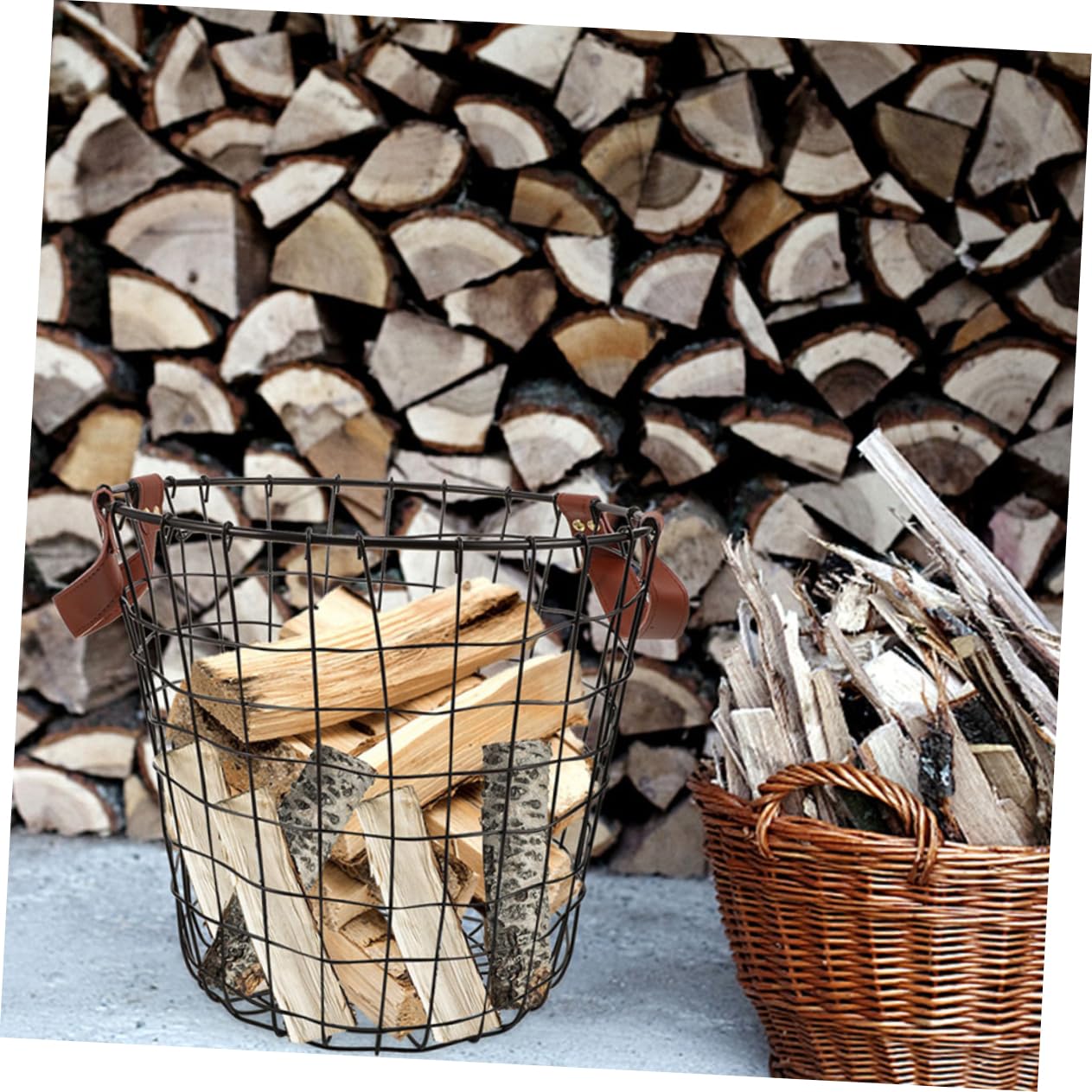 Cesto Rotondo in Ferro per Legna da Ardere con Manico | Grande Capienza, Struttura Ventilata, Stile Rustico Farmhouse, per Barbecue All’aperto e Casa