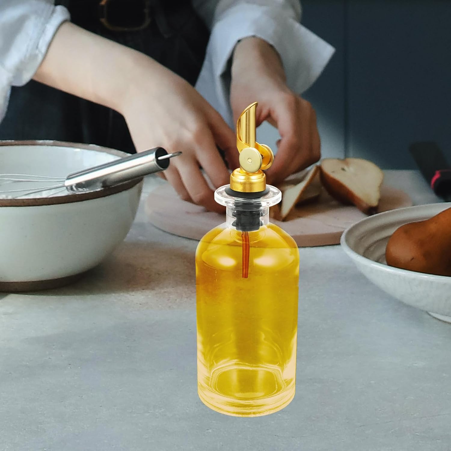 Glass Olive Oil Dispenser Bottle with Pour Spout, Glass Oil Dispenser Bottle for Kitchen Cooking and Salad Dressing, 1-set Vinegar and Soy Sauce Container