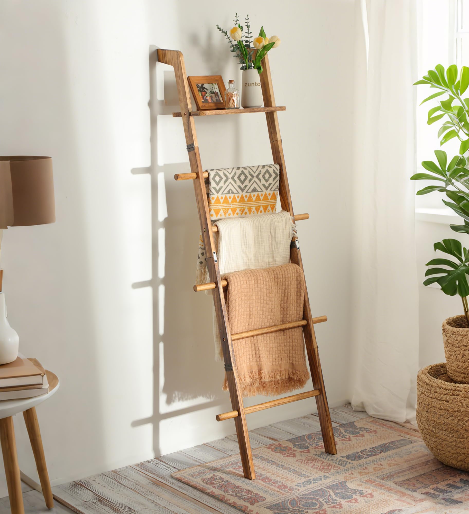 ZUNTO 5-stufige Handtuchleiter Holz mit Ablage & Haken - Vintage Handtuchhalter Leiter mit Regal für Bad, Wohnzimmer und Schlafzimmer - Deko-Leiter für Handtücher, Decken und Deko, Braun