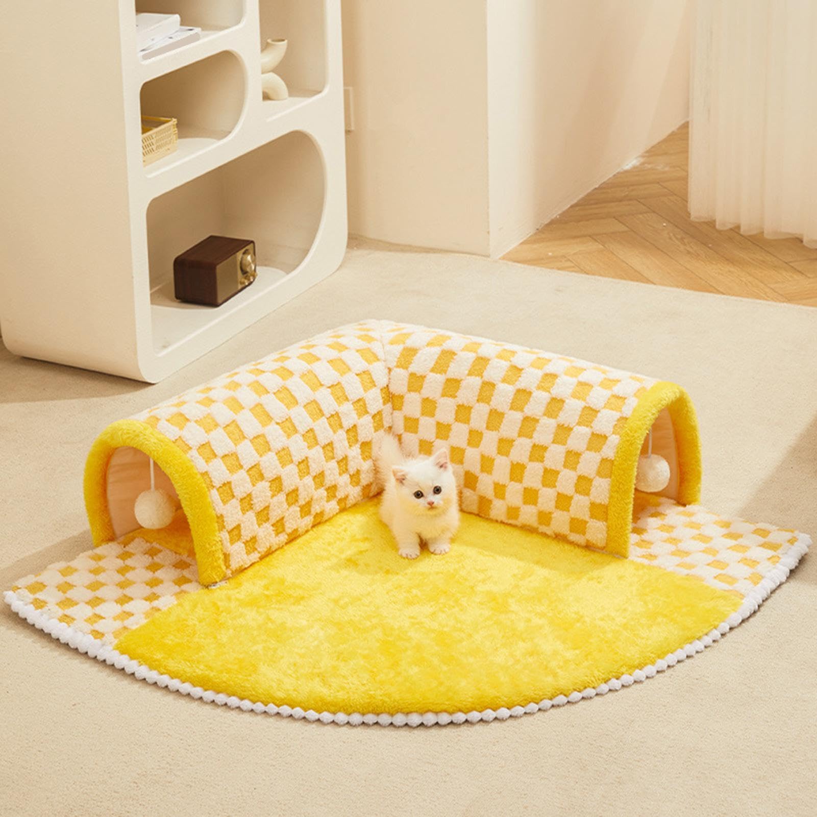 Squares Tunnel pour chat – Lit tunnel pour animal domestique | Tunnel de jeu en peluche 2 en 1 pour chat avec 2 boules en peluche blanches, jouet amovible pour chat, 60 x 60 x 21 cm, jaune
