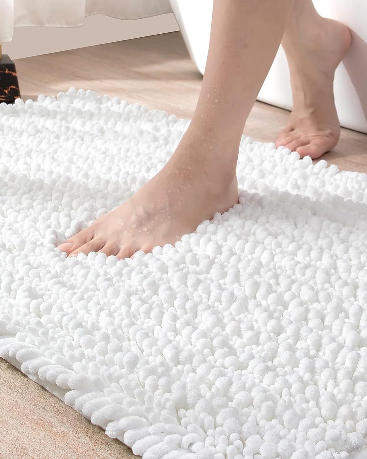 Chenille Bathroom Mat Rug 50 x 80 cm, Non Slip Washable Super Absorbent Bath Mats, Extra Soft Plush Floor Mat for Bathroom Accessories, Bathtub, Toilet, Shower Room, Sink, White
