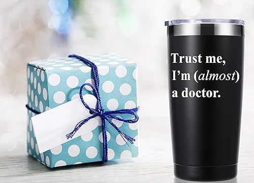 Miniatura 3 de momocici Vaso de 20 onzas con texto en inglés "Trust Me, I'm Almost a Doctor". Regalos de agradecimiento para médicos. Cumpleaños, Navidad, regalos