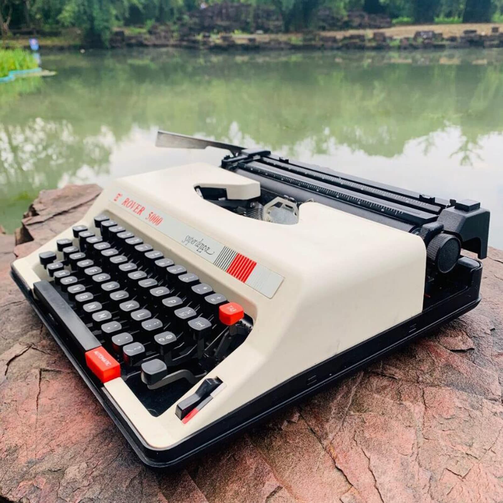 Amazon.com: Retro Vintage Typewriter - White - with a Portable