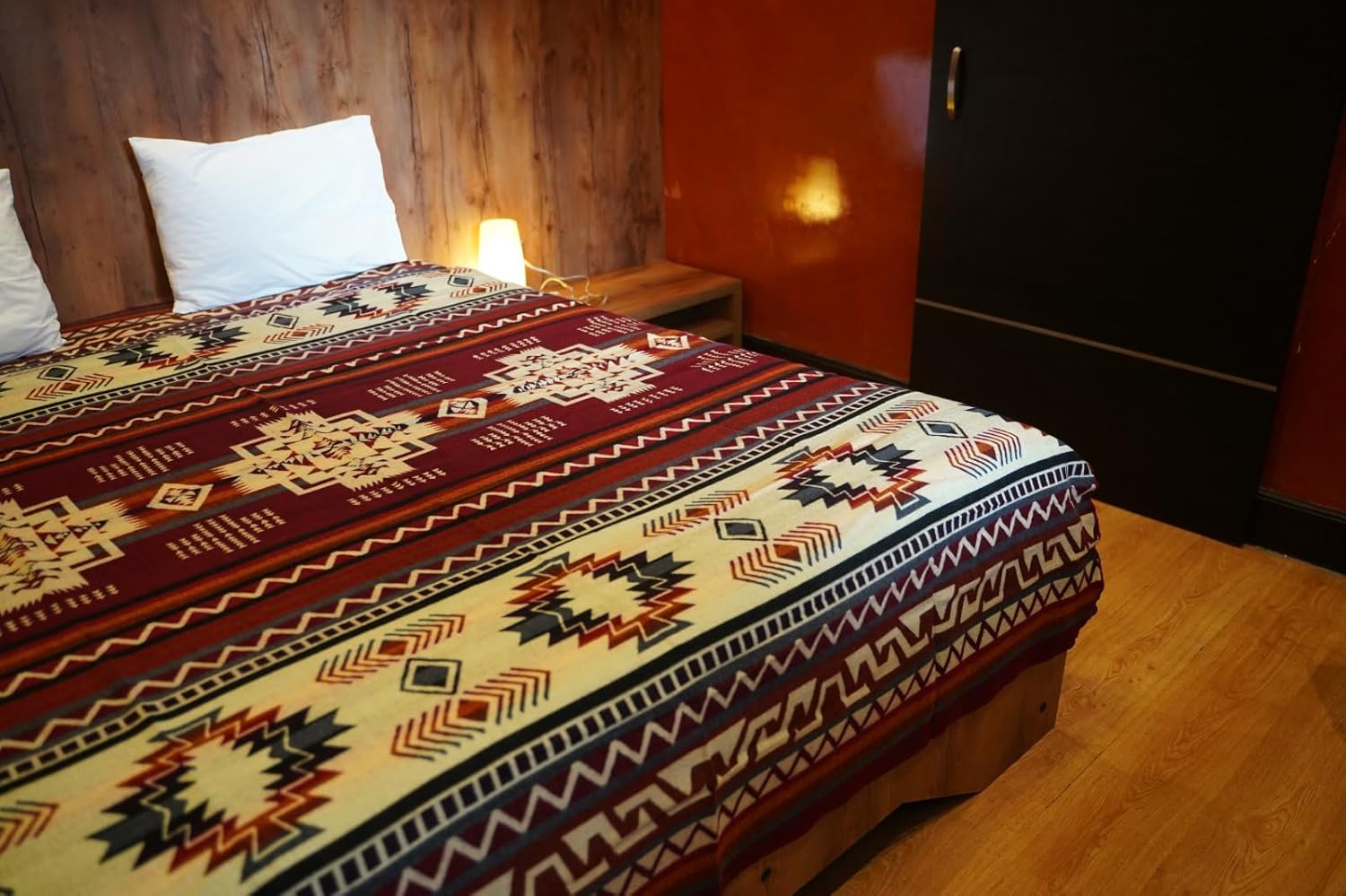 Alpaca Wool Blanket, Queen Size 94 x 78, Reversible 2 in 1, Thick and Ultra Soft, Hypoallergenic, Non-Itchy, Handmade in Ecuador. Premium Alpaca Wool Thtow Blanket for Cozy Comfort. (Red)