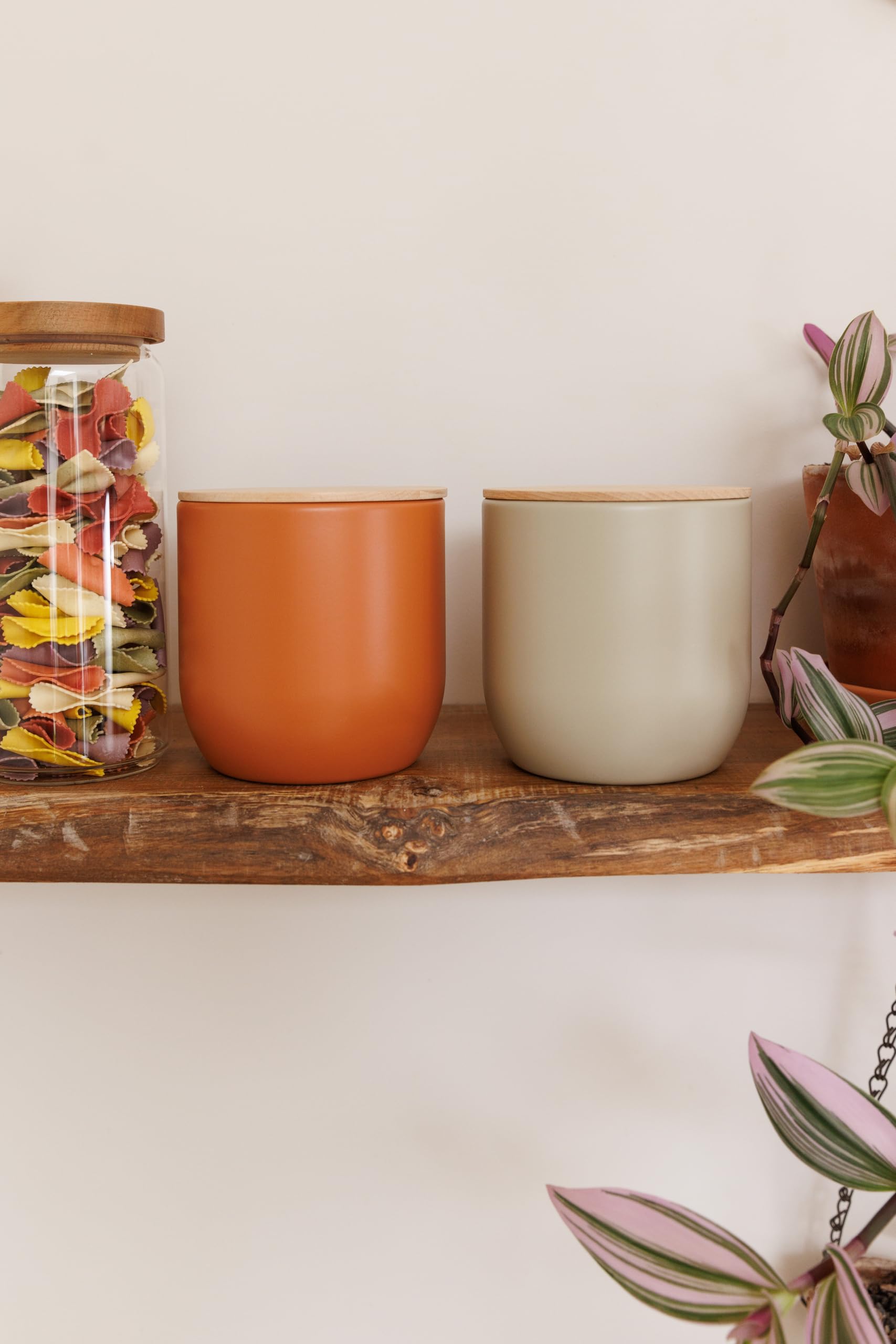 KitchenCraft Idilica Pojemnik kuchenny z hermetyczną pokrywką, okrągły pojemnik z drewnianą pokrywką i matowym wykończeniem na herbatę, kawę lub cukier, 12 x 12 cm, terakota