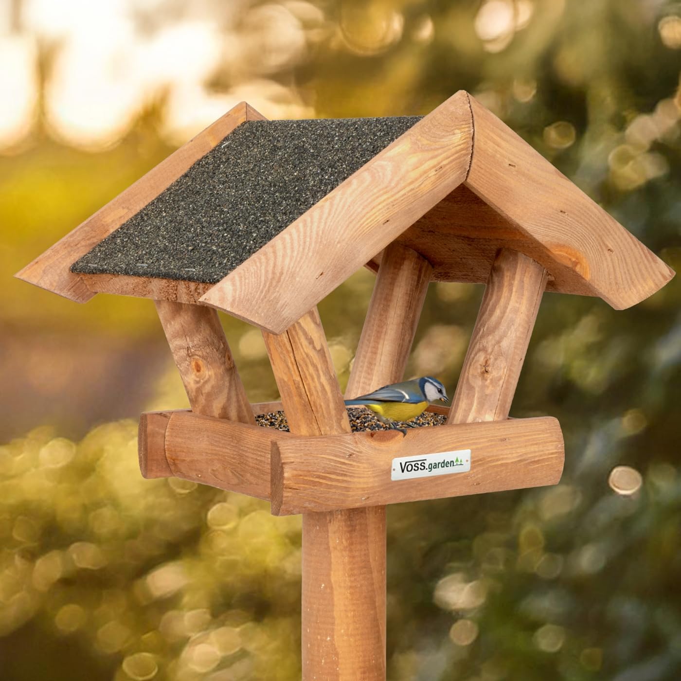 VOSS.garden Vogelhaus Vinde, braun, Bitumendach, 117cm, Futterhäuschen inkl. Ständer