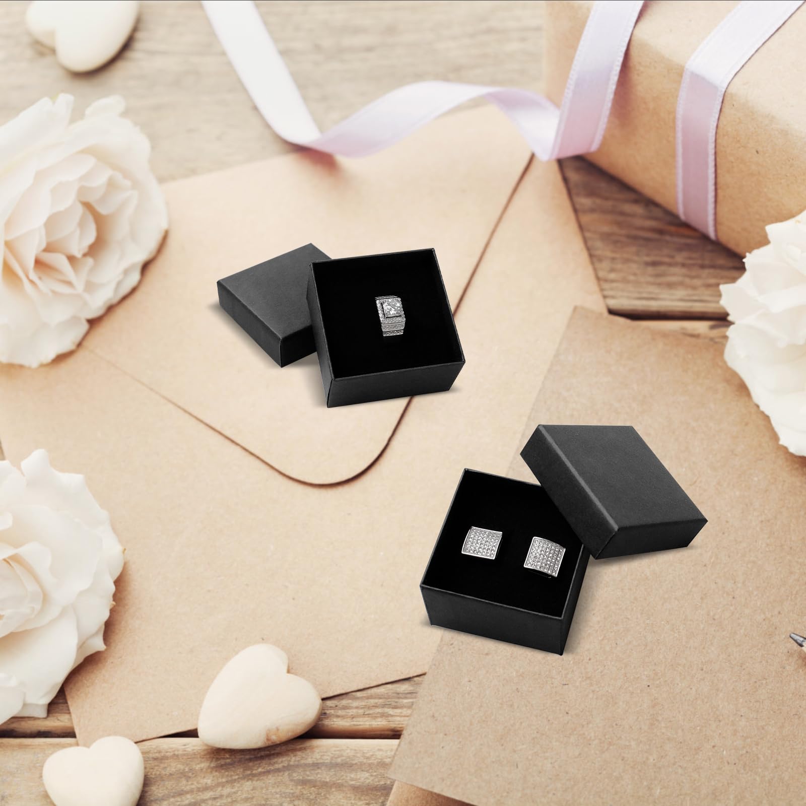 Lot de 330 boîtes cadeaux à bijoux noires 5,1 x 5,1 x 3,1 cm avec coussins en mousse - Petites boîtes cadeaux en carton pour exposer des bijoux, bagues, boucles d'oreilles, colliers et