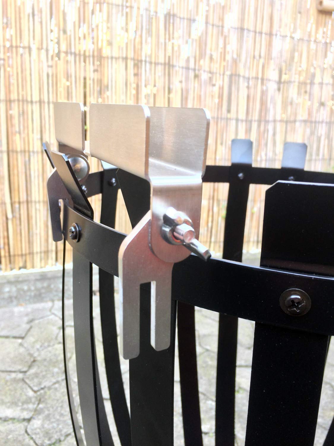 Grillfürst Flammlachsbrett - Halterung zum Schrauben aus Buchenholz für Flammlachs, 14 cm x 50 cm langes Räucherbrett mit 16 mm Nut für Grills und Feuerstellen