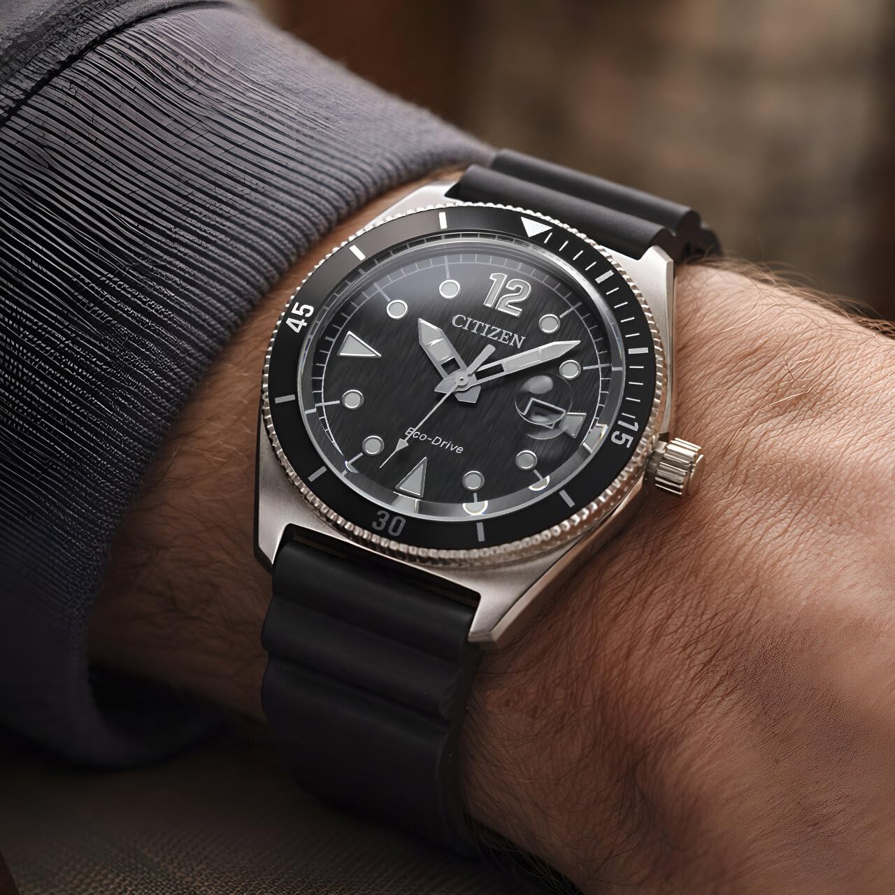 Citizen Eco-Drive Herrenuhr Edelstahl, Schwarz, 43 mm, AW1889-00E | Analog Quartz | Kristallglas | 10 bar Wasserdicht | 240 Tage Gangreserve | Datum | Gummiband (Urethan)band