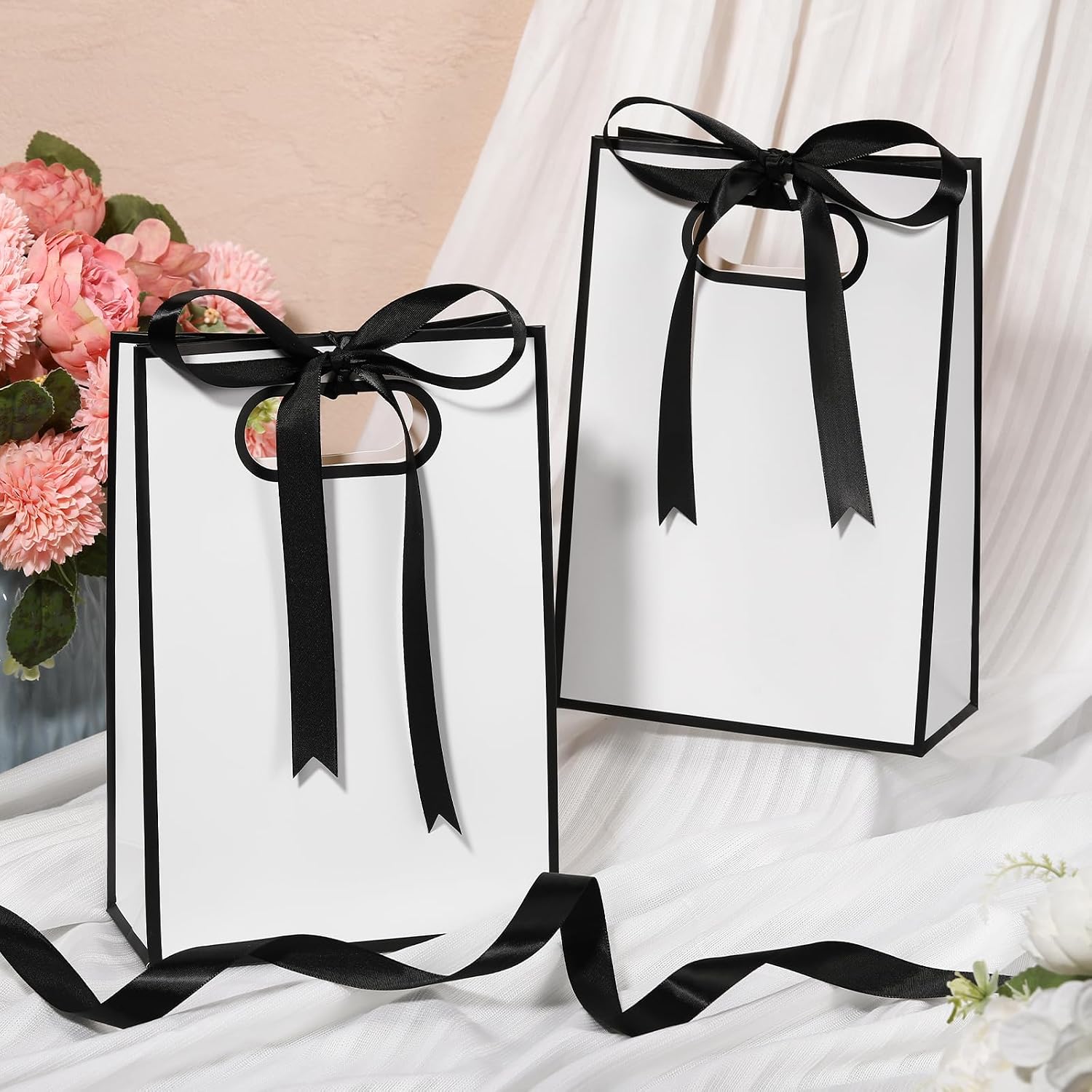 Kolldenn 30 Pcs Black and White Small Gift Bags with Handles, 10.2 x 7.1 x 3.2 Inch Party Favor Bags with Ribbon Bow for Wedding Graduation Bridesmaid Groomsmen Baby Shower Birthday Party