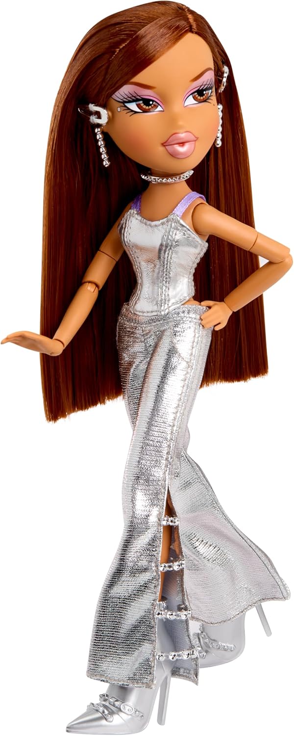 Bratz Charmz Yasmin Fashion Doll with Collectible Charm Bracelet - Image 8