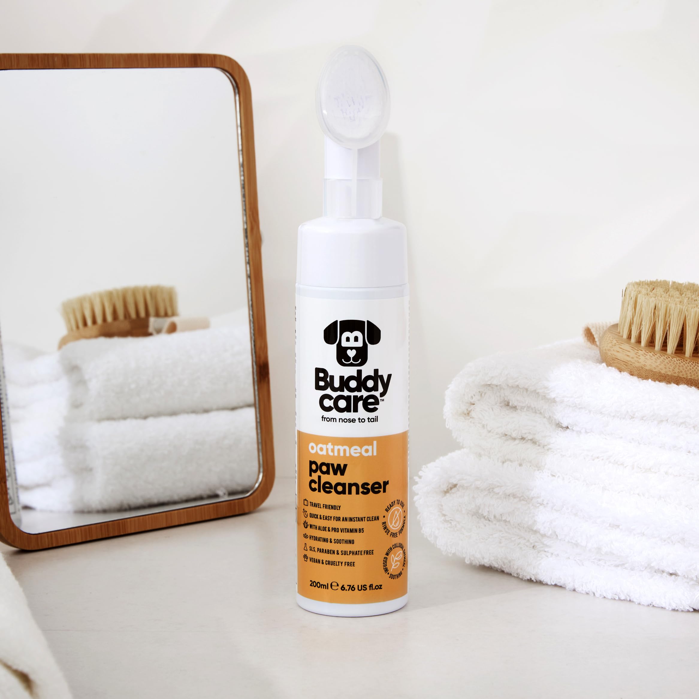 Buddycare Środek do czyszczenia łap dla psów o zapachu płatków owsianych, 200 ml, bez płukania, bezwodny środek do czyszczenia łap dla psów, delikatne rozwiązanie dla błotnistych łap, odpowiedni dla