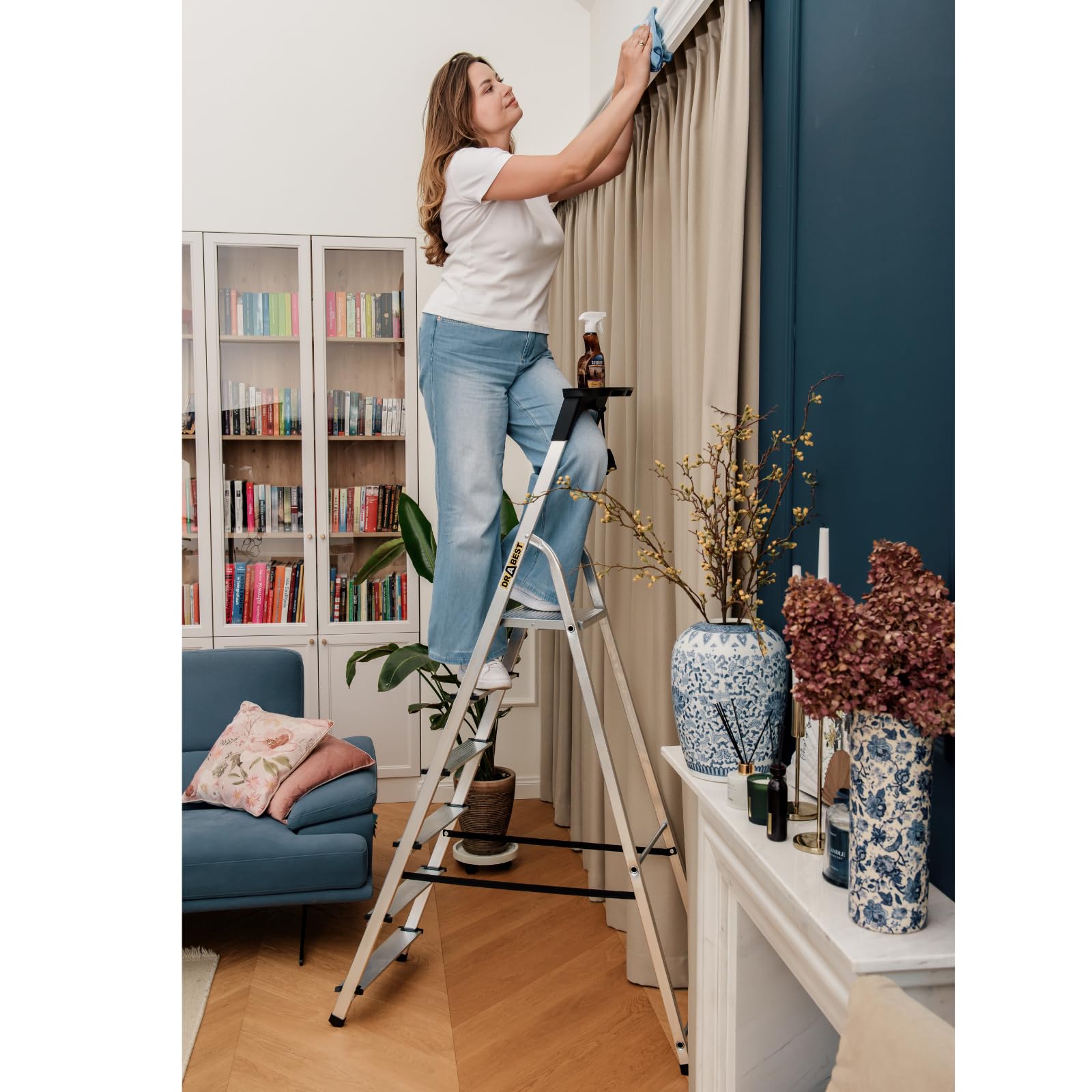 Drabest – Escalera doméstica – Escalera de Mano – 6 peldaños – Altura de Trabajo 3,19 m – Escalera de Mano Plegable de Aluminio, Carga máx. 125kg – con Plataforma de 25 x 26cm, Patas Antideslizantes