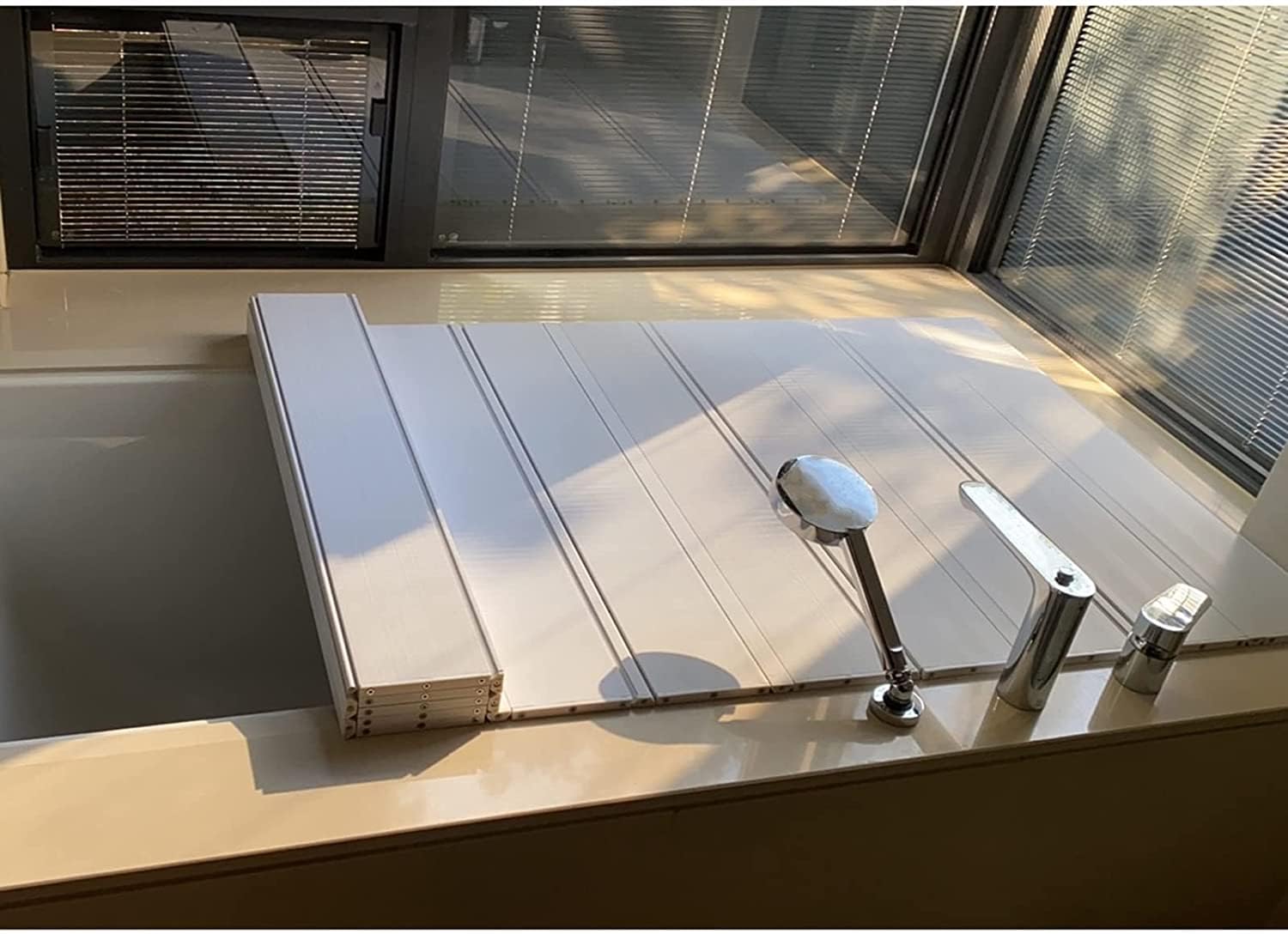 Cubierta aislante para bañera y tabla térmica de baño plegable con soporte