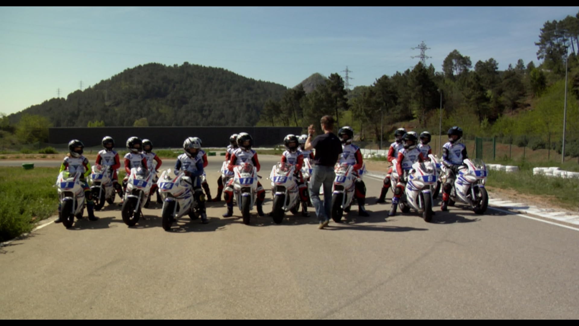 Le Cheval de fer + Portrait de groupe avec enfants et motocyclettes