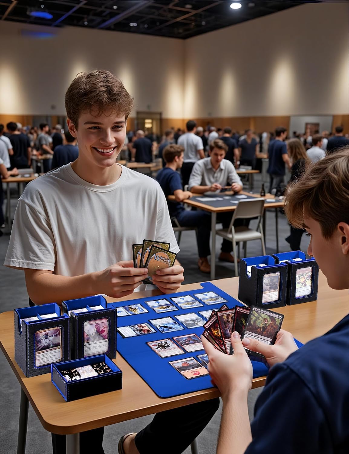UAONO Caja de cartas para MTG con pantalla Commander, funda para cartas 5 en 1 con capacidad para más de 800 tarjetas sin manga, organizador magnético fuerte compatible con tarjetas deportivas Yugioh