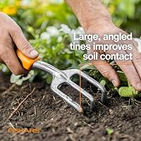 Vista 6 de Fiskars Ergo Cultivator for Digging, Aerating Soil, and Weeding, Heavy Duty Garden Tool with Hanging Hole