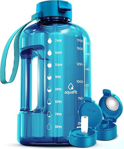 AQUAFIT Botella de agua de medio galón con marcador de tiempo, botella de agua de 64 onzas con pajilla, botella de agua para gimnasio con correa,