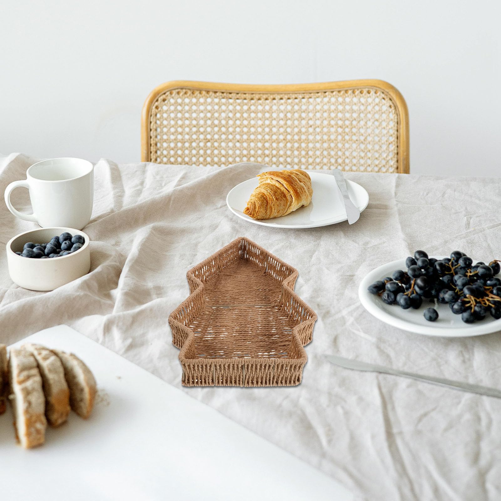 KICHOUSE 2 Piezas Cesta de Mimbre Material PP y Hierro Estilo Rústico Fácil de Manejar Forma de Árbol de Navidad y Capacidad Maximizada para Pan para Desayunos Informales