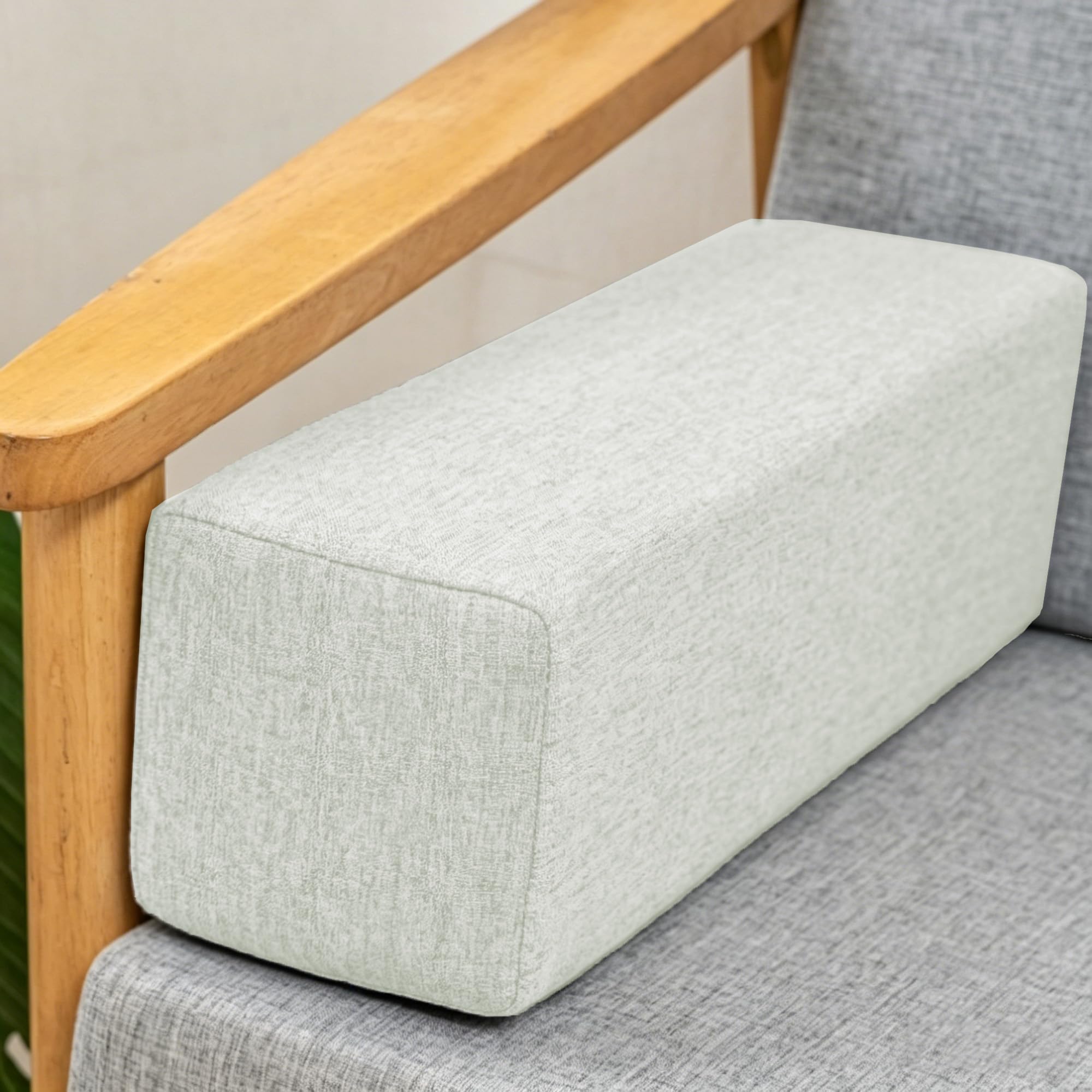 Coussin accoudoir latéral beige pour lire confortablement sur son canapé-lit