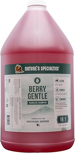 Miniatura 1 de Nature's Specialties Berry Gentle Ultra Concentrado Face and Body Wash para mascotas, hace hasta 16 galones, elección natural para peluqueros