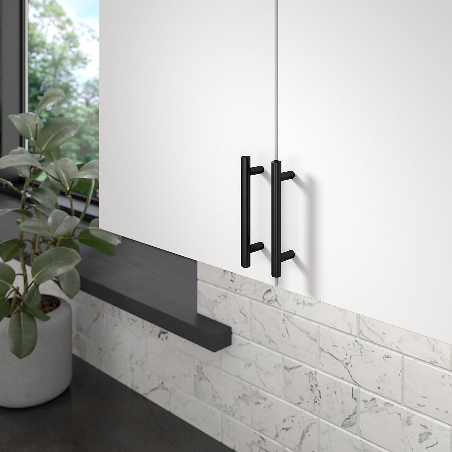 Richelieu | Roosevelt 3 3/4-inch (96 mm) Matte Black Cabinet Bar Pull image 2