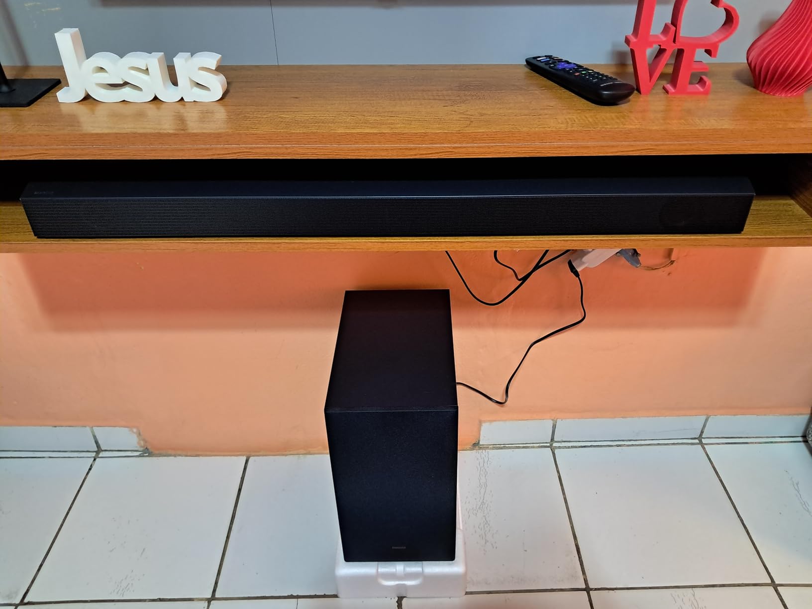 Soundbar Samsung HW-B550, com 2.1 canais, Dolby Digital Soundbar Samsung HW-B550, com 2.1 canais, Dolby Digital