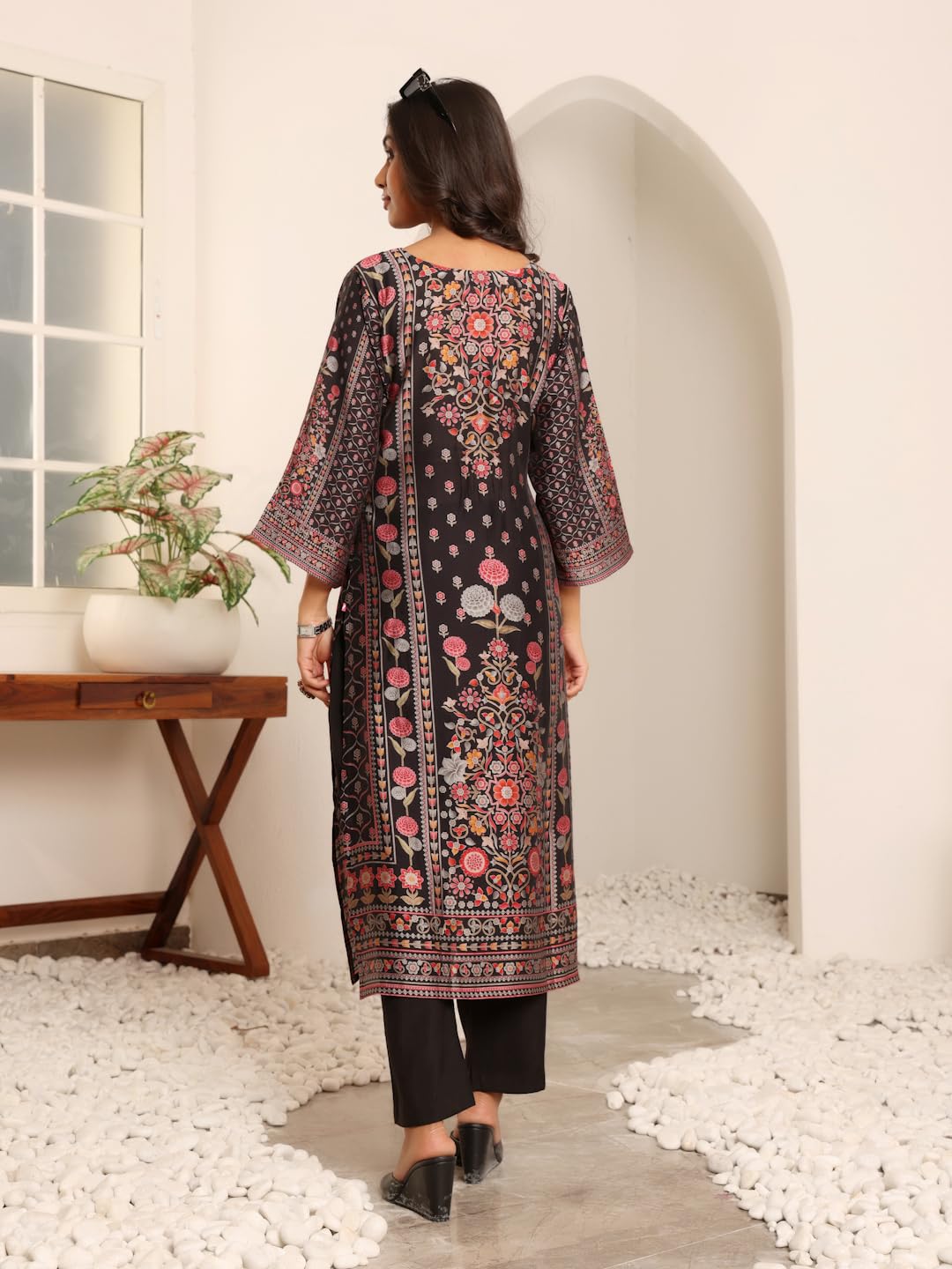 Varanga Women Black Floral Printed Kurta With Solid Trouser  Comfortable Cotton Set For Casual Outings, Versatile Design For All Occasions, Stylish And Relaxed Fit For All Body Types (Medium)