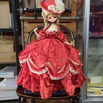 ガラスケースに入ったフランス人形