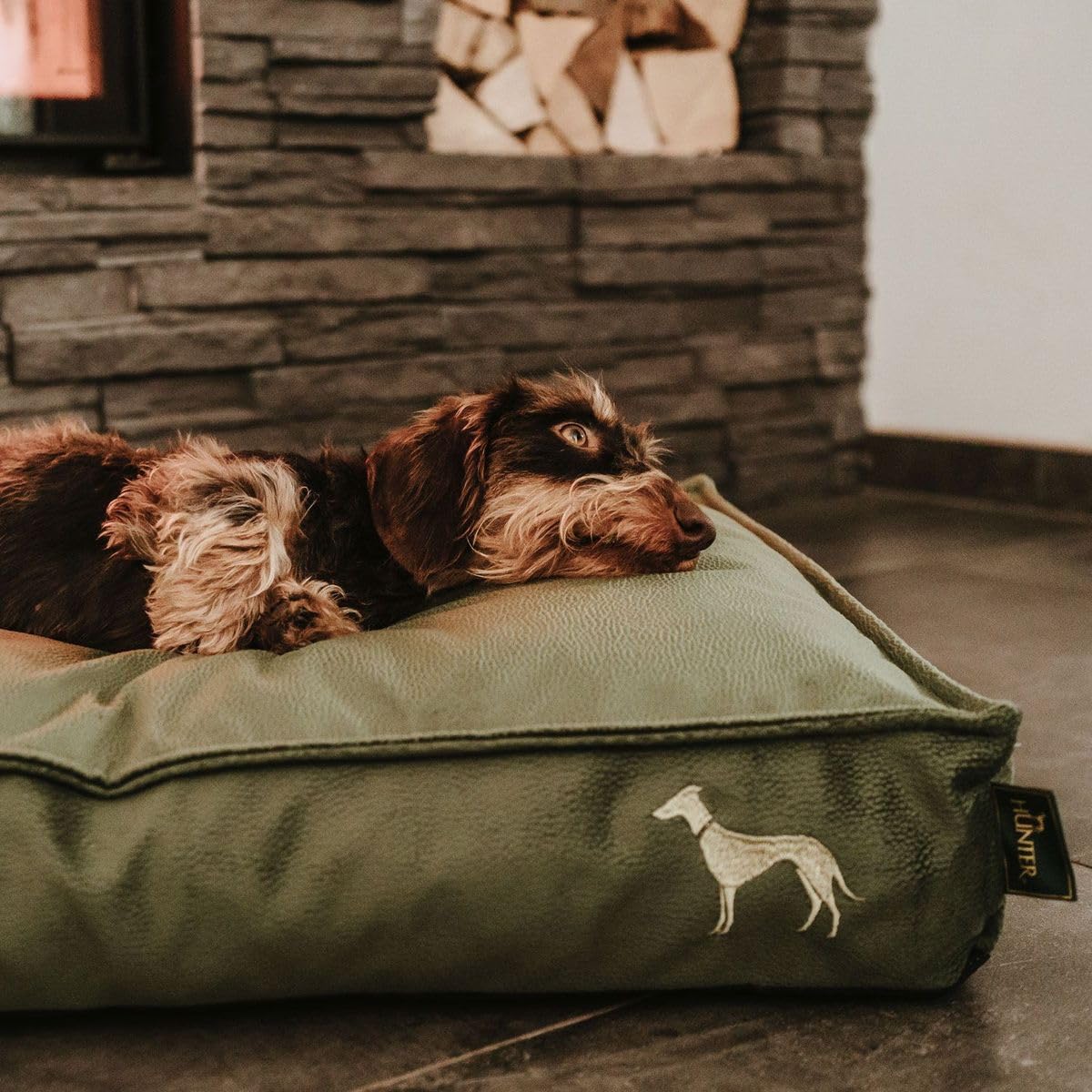 HUNTER Orthopädisches/Ergonomisches Hundekissen Merida mit Memoryschaum, Kann eine gelenk- und rückenschonende Haltung unterstützen; Rutschhemmende Unterseite, Farbe: Oliv, Größe: L