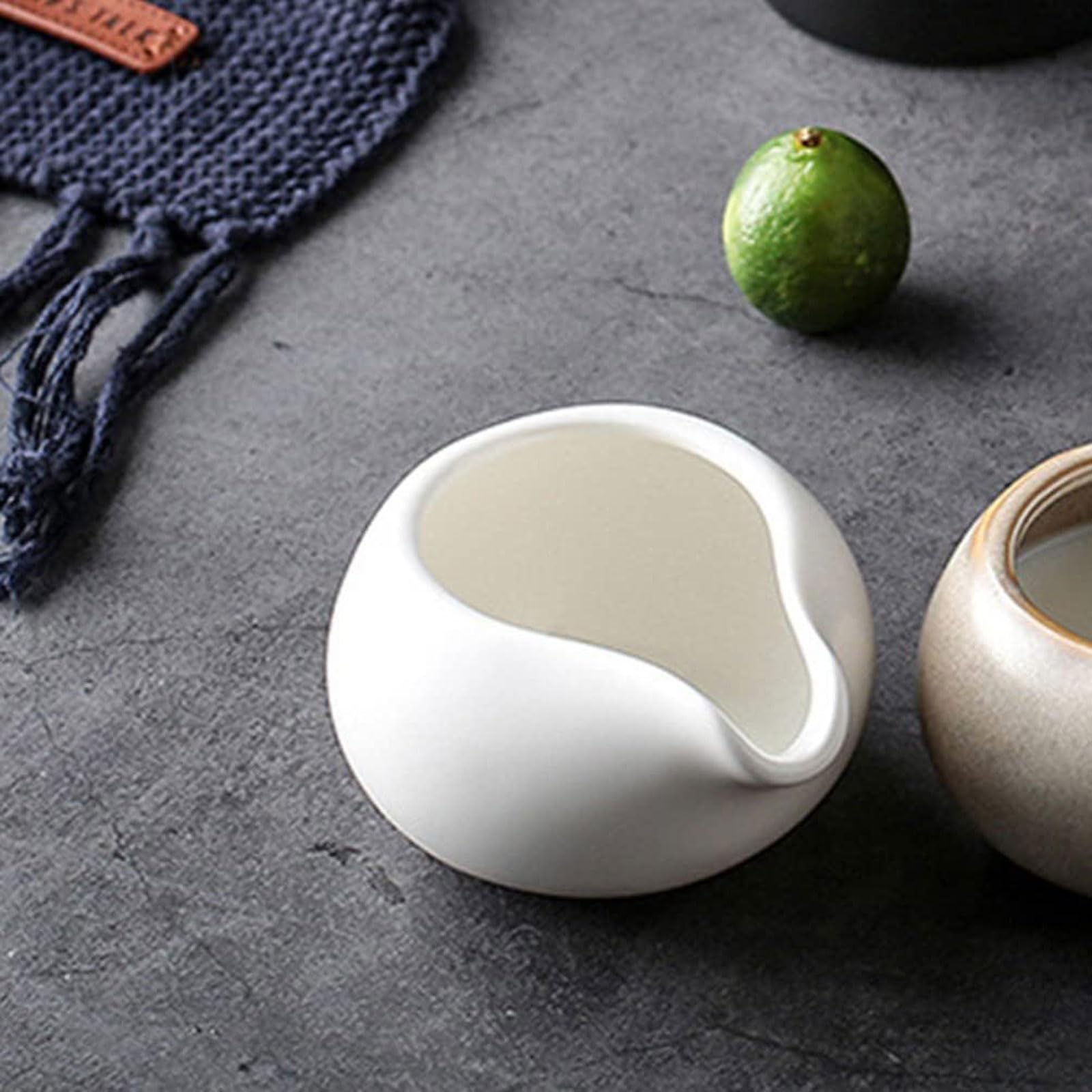Ensemble de 3 pièces en céramique Comprenant Un pichet à Lait, Une saucière, Un Verre à Eau, Un pichet à crème, Un Pot à Sucre et Un Pot à Sauce (100 ML). Pot à Miel Inclus.