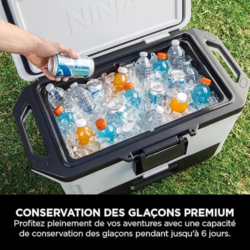 Ninja FrostVault Hard Cooler 47L, Glacière haute qualité, conserve la glace jusqu'à 6 jours, tiroir rangement sec intégré à température de réfrigérateur, pour 80 canettes, Blanc Nuage FB151EUWH