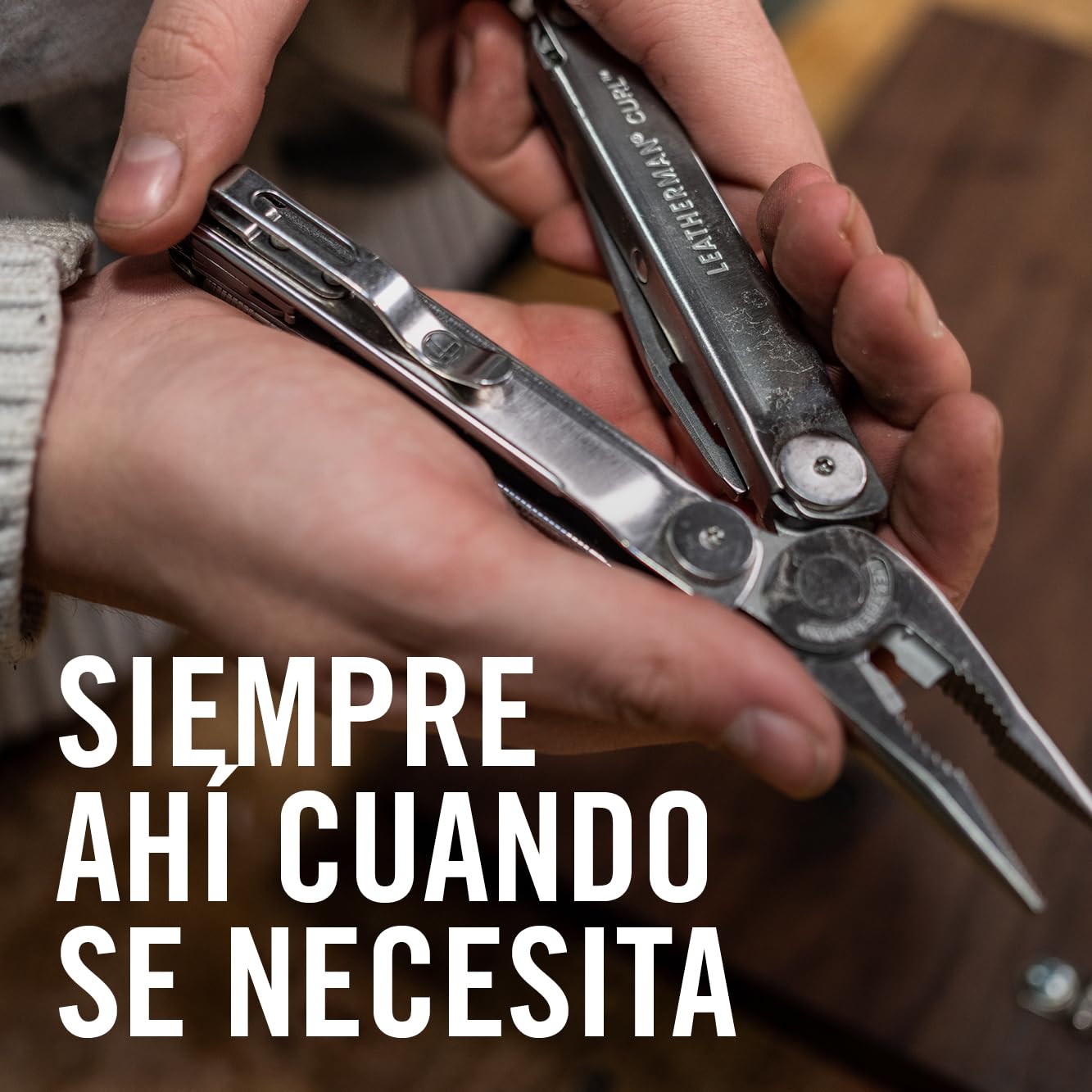 Leatherman Skeletool - Multiherramienta Ligera con 7 Herramientas Esenciales, Acero Inoxidable