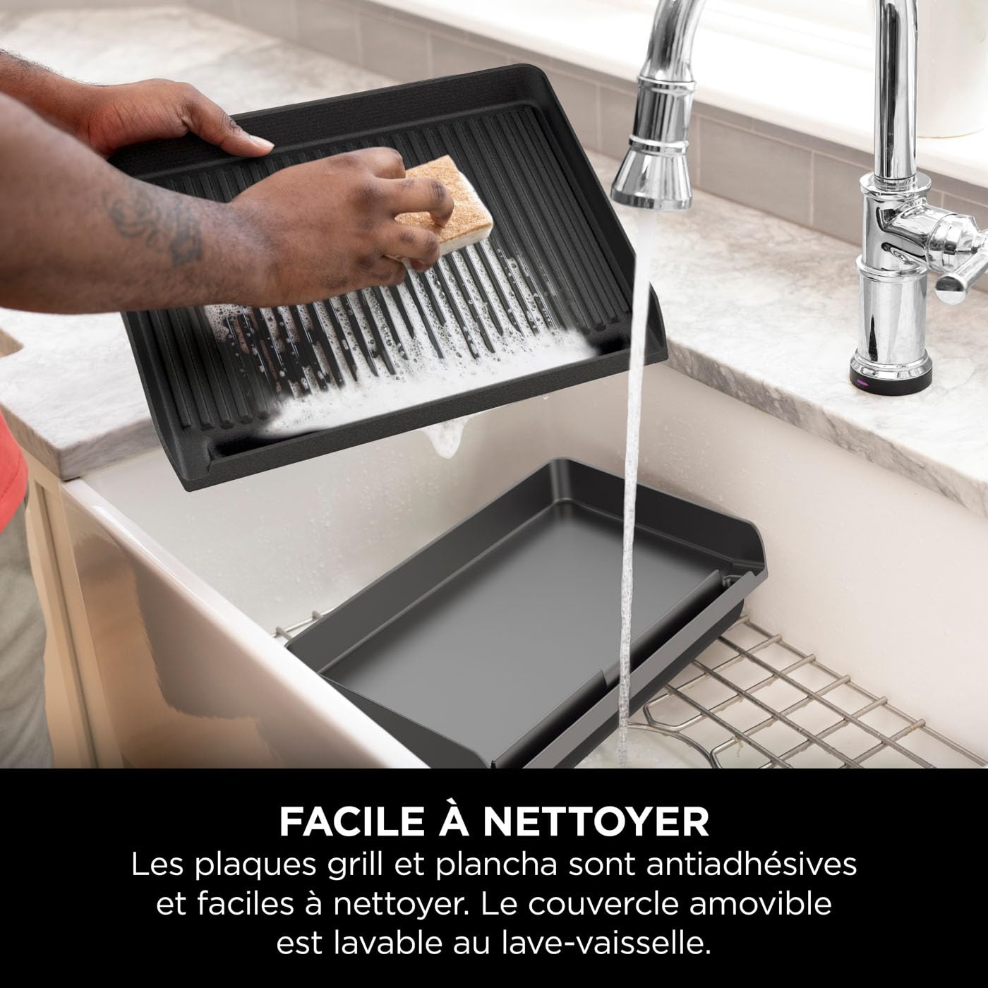 Ninja Sizzle Grill électrique d'intérieur, plancha GR101EU | avec plaque grill antiadhésive, couvercle compatible lave-vaisselle, collecteur de graisse, et guide de recettes