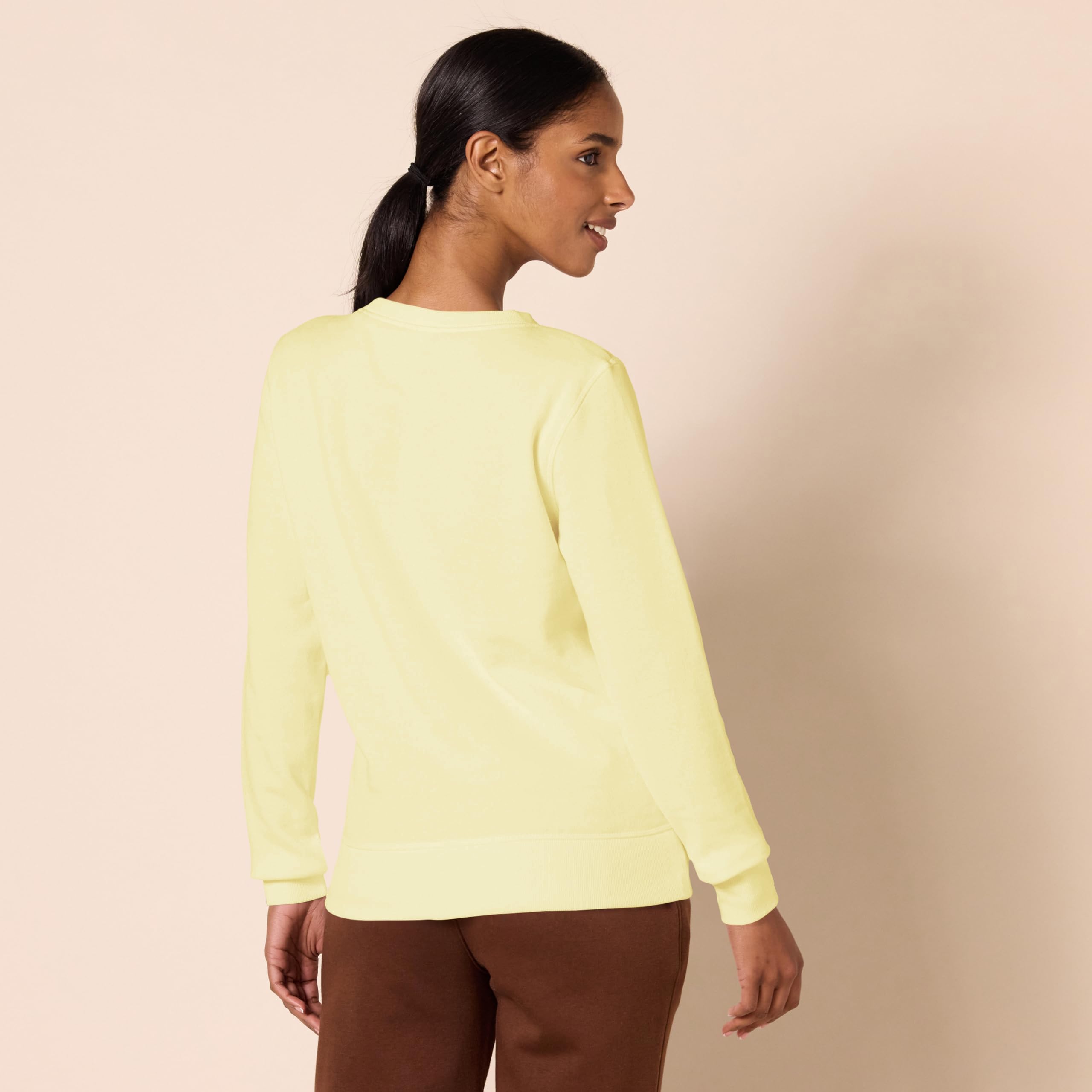 Amazon Essentials Mujer Sudadera con Cuello Redondo de Forro Polar (Disponible en Tallas Grandes) — view 2