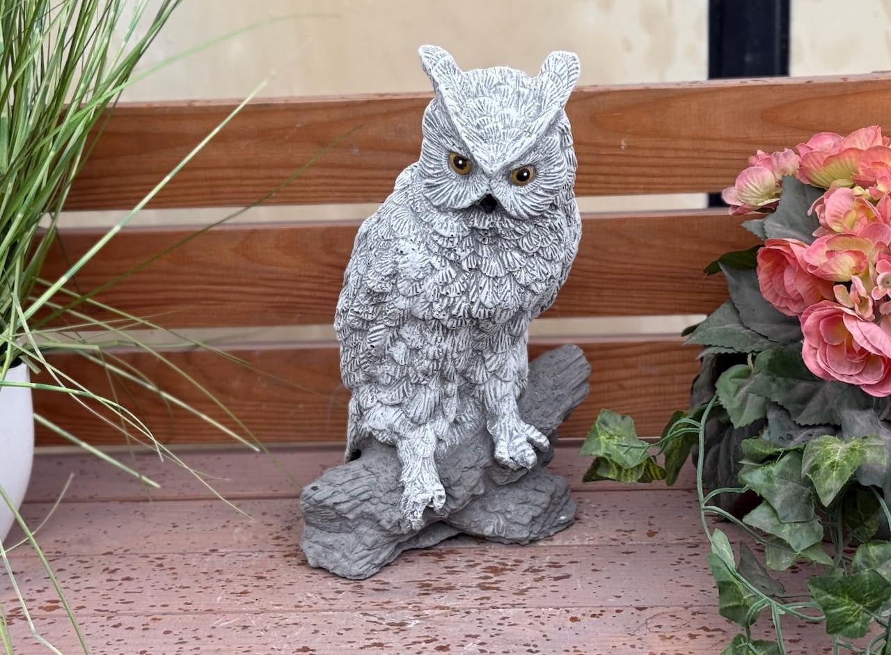 stoneandstyle Gartenfigur Eule auf Stein, 30 cm Höhe, Steinguss, Frostfest, Handgefertigt in Deutschland