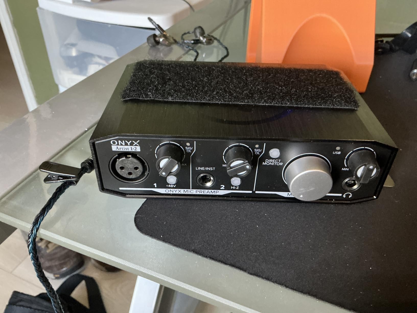 Mackie Onyx Artist 1X2 controls detail