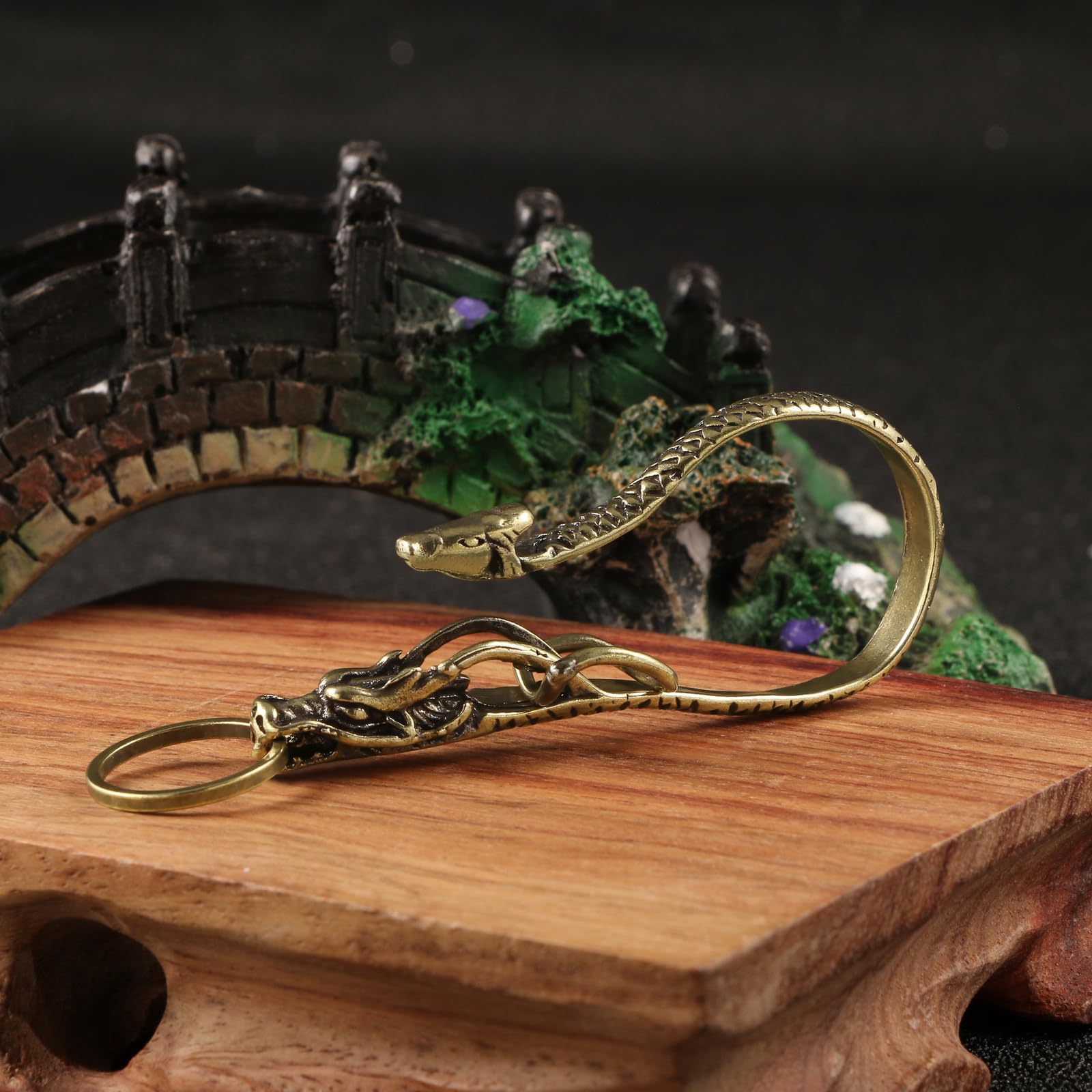 NBKLSWSUI Handmade Bronze Keychain Sculpture Figurine Sculture For Living Room Home Office Desk Bedroom Unique New Homeowners Feng Shui Sculptural
