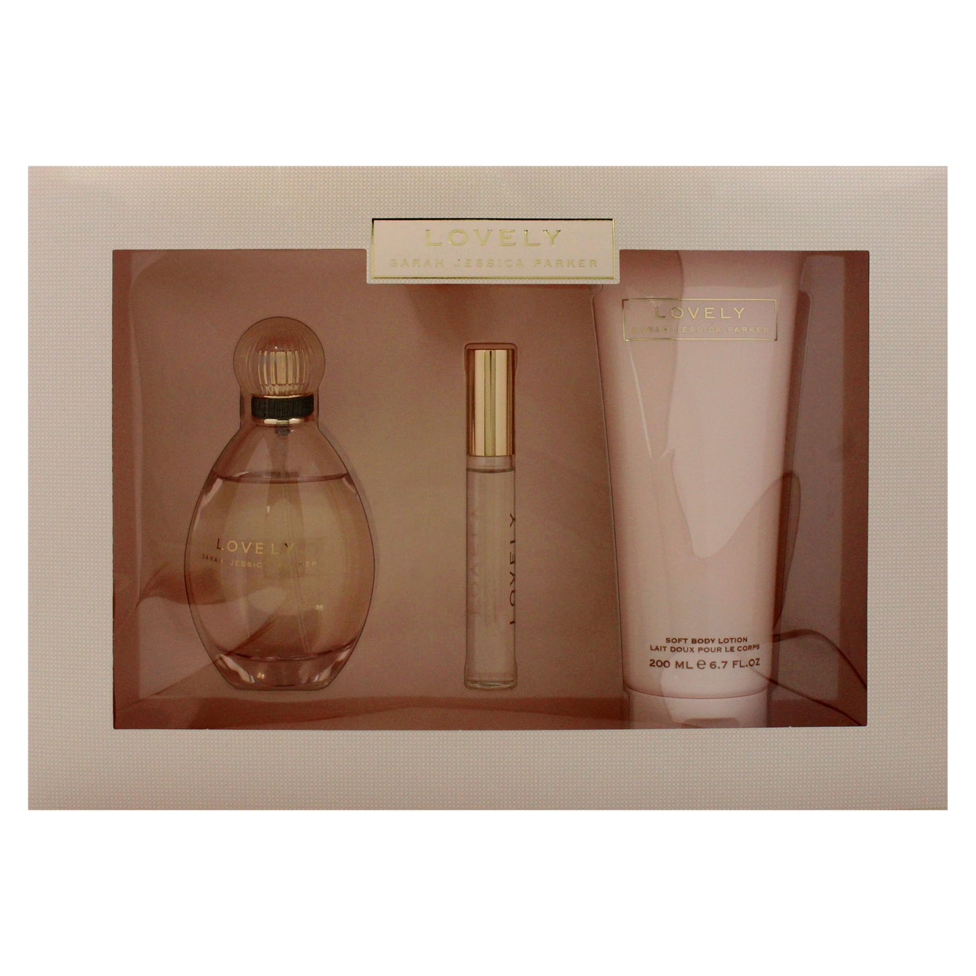 Lovely De Sarah Jessica Parker Para Mujeres 3 Pza. Set De Regalo (Eau De Parfum Vaporizador 3.4 Oz + Loción Corporal 6.7 Oz + Eau De Parfum Roller Ball 0.34 Oz Miniatura)