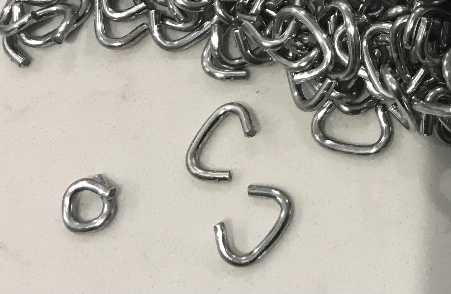 Hog Rings, 3/8 Hog Rings for Cages, Traps, Fencing, Saage Casings, Upholstery Hog Rings 600 Count