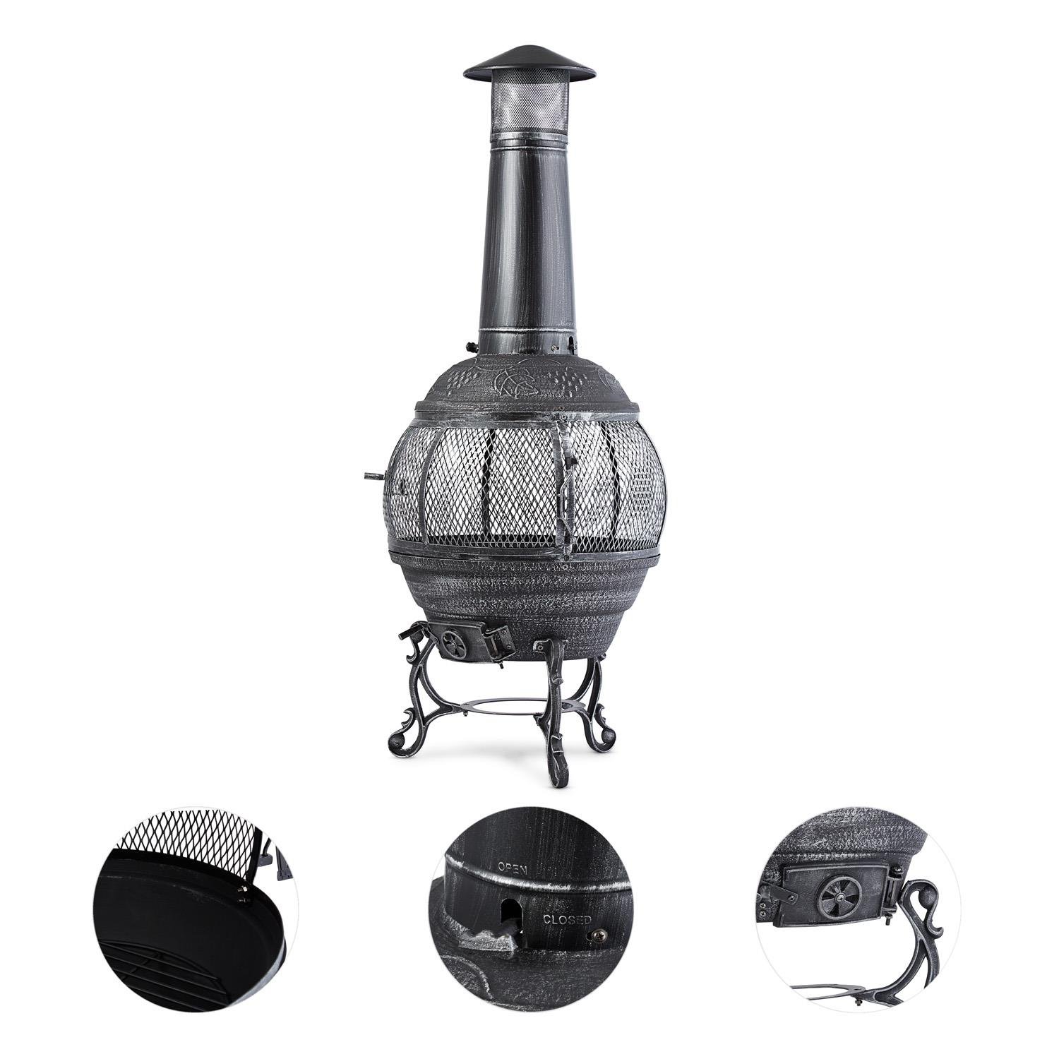 Blumfeldt Flavius - Chimenea Exterior, Hierro Fundido, 140 cm Altura, diseño Antiguo, brasero terraza Apto Carbon o leña, Fuego Circular, Incluye atizador y Parrilla, Plateado