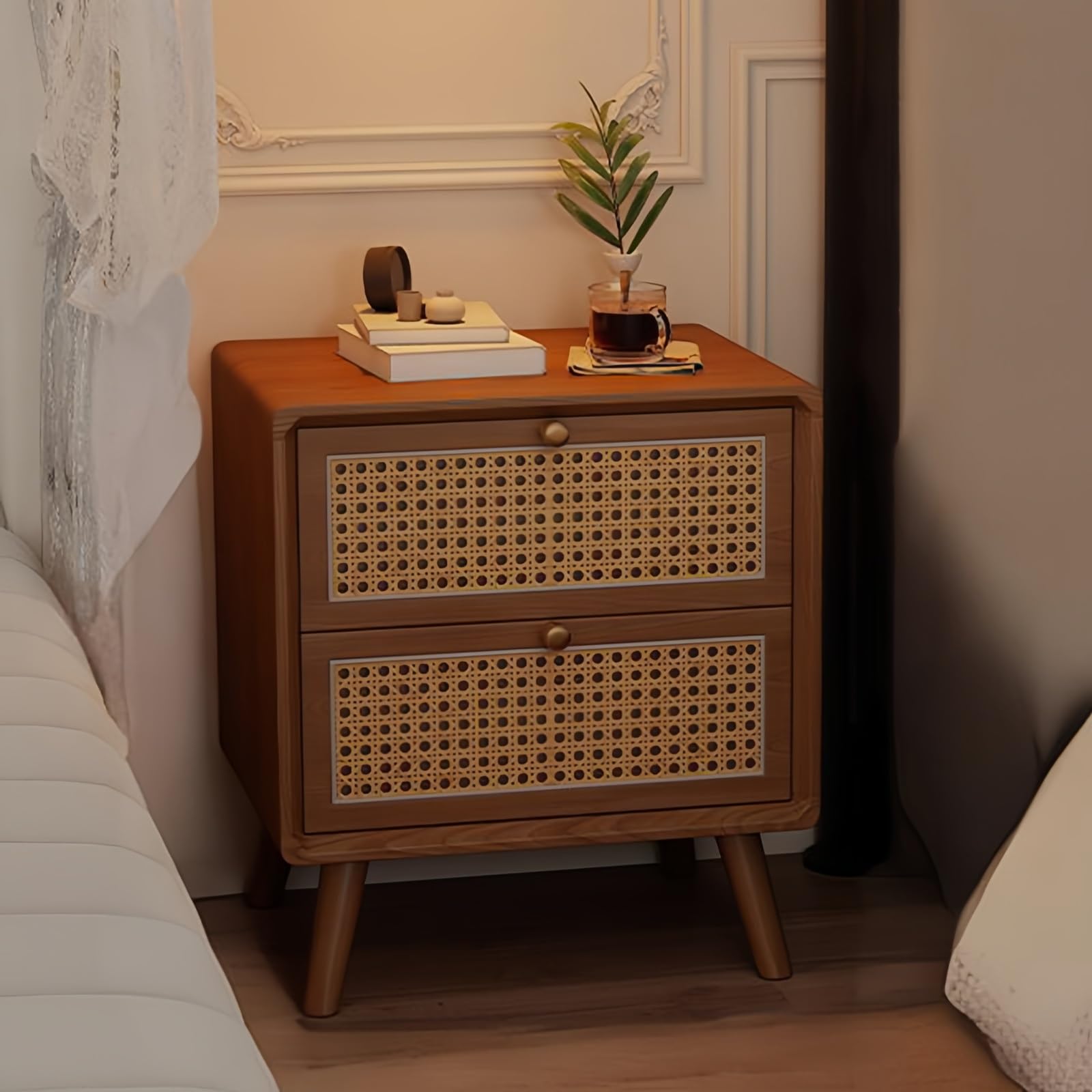 Comodino in rattan senza collisioni, design spazioso per camera da letto, color ciliegio, altezza 48 cm, in pelliccia di Slish & Functal